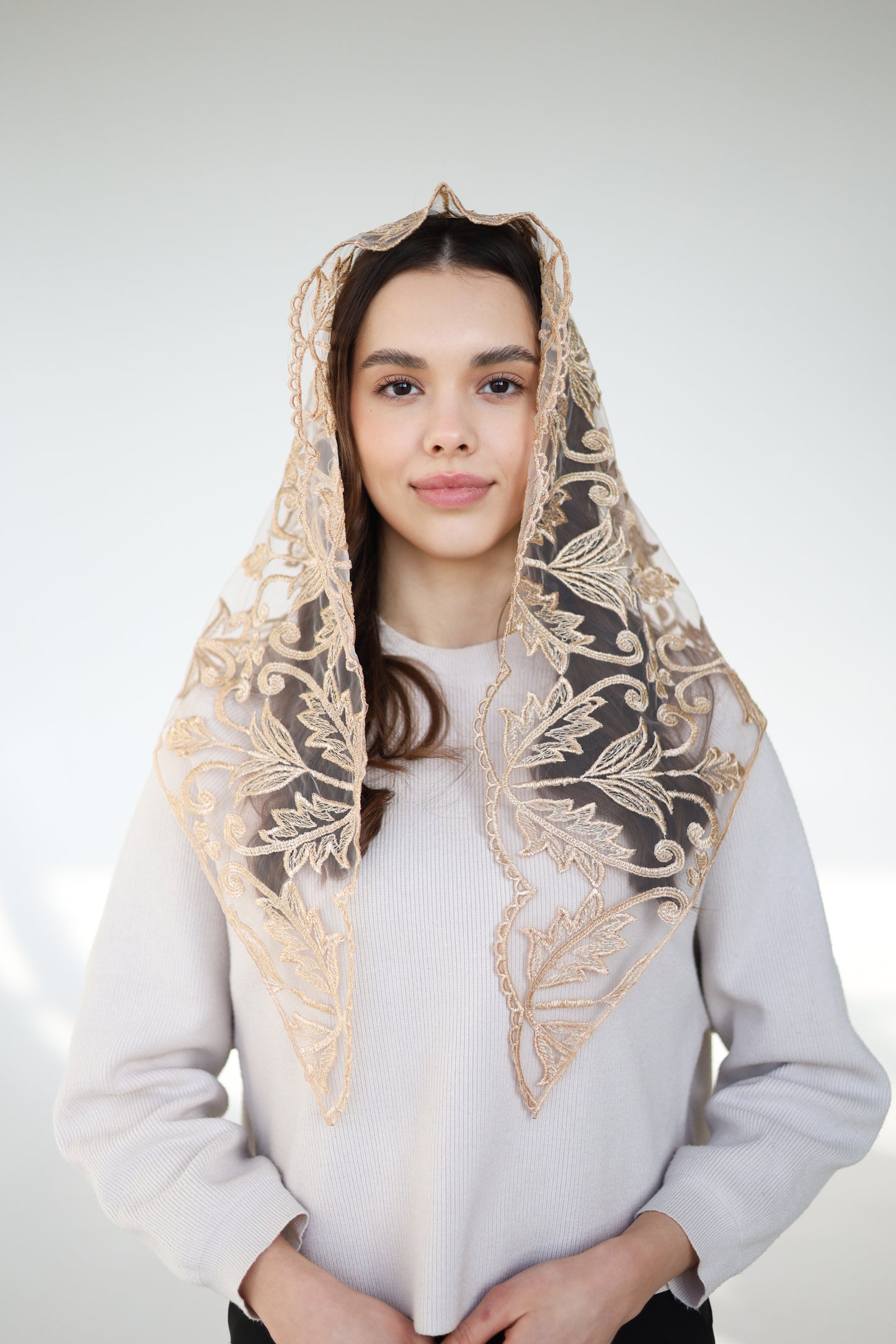 TRIANGLE GOLD MANTILLA - MariaVeils