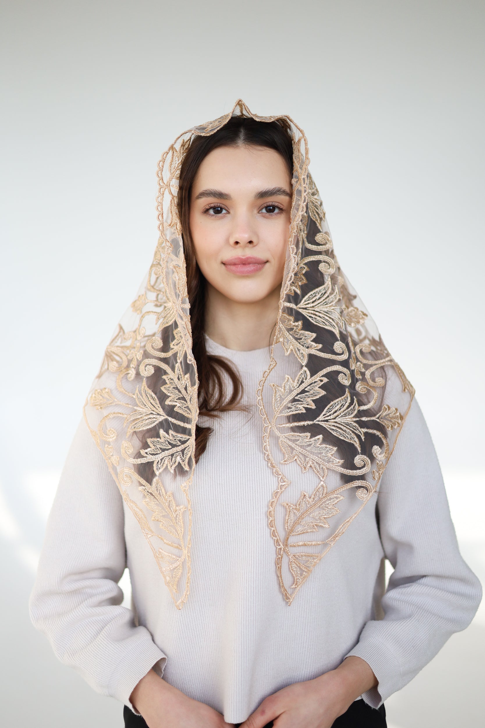 TRIANGLE GOLD MANTILLA - MariaVeils
