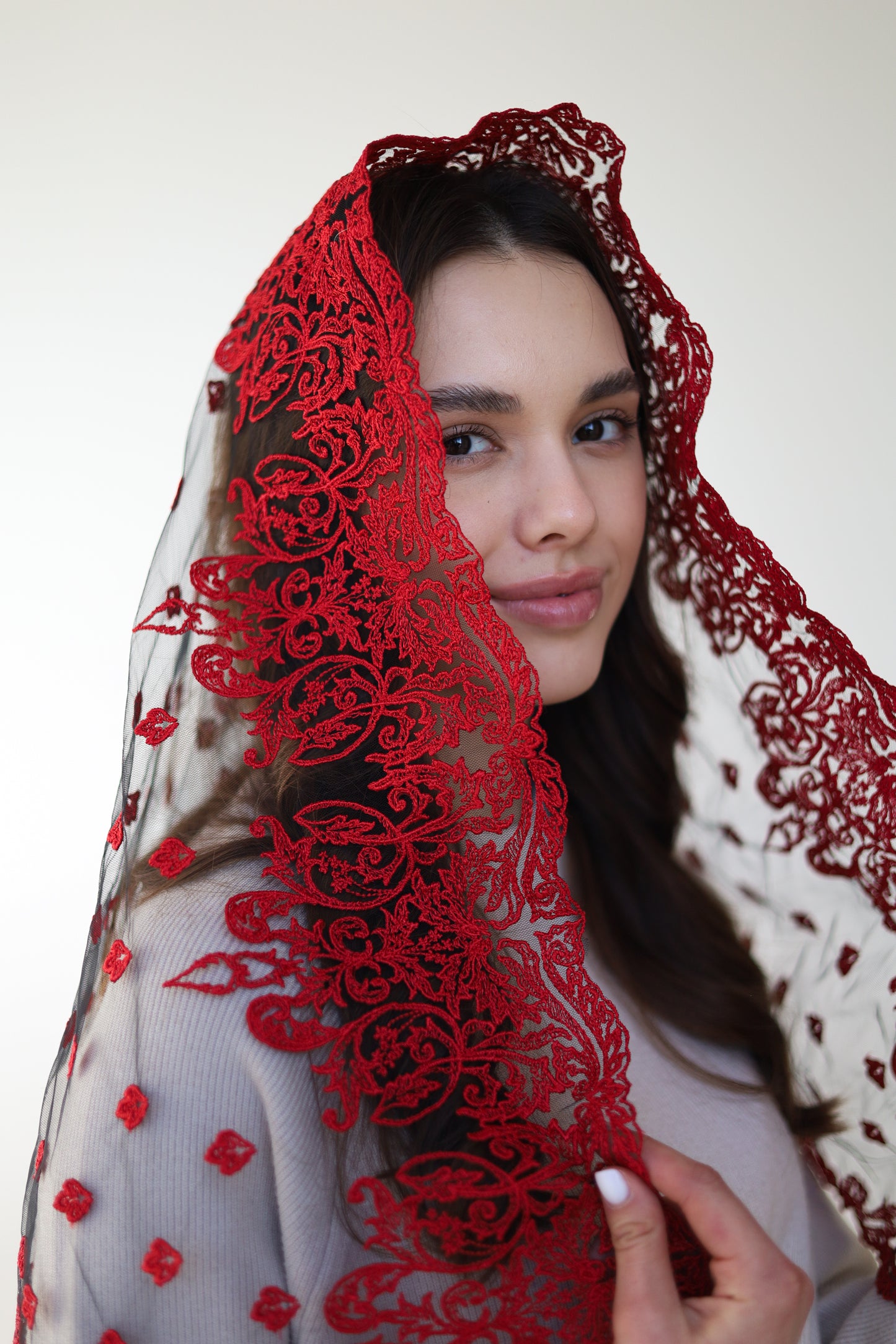 LONG RED MANTILLA