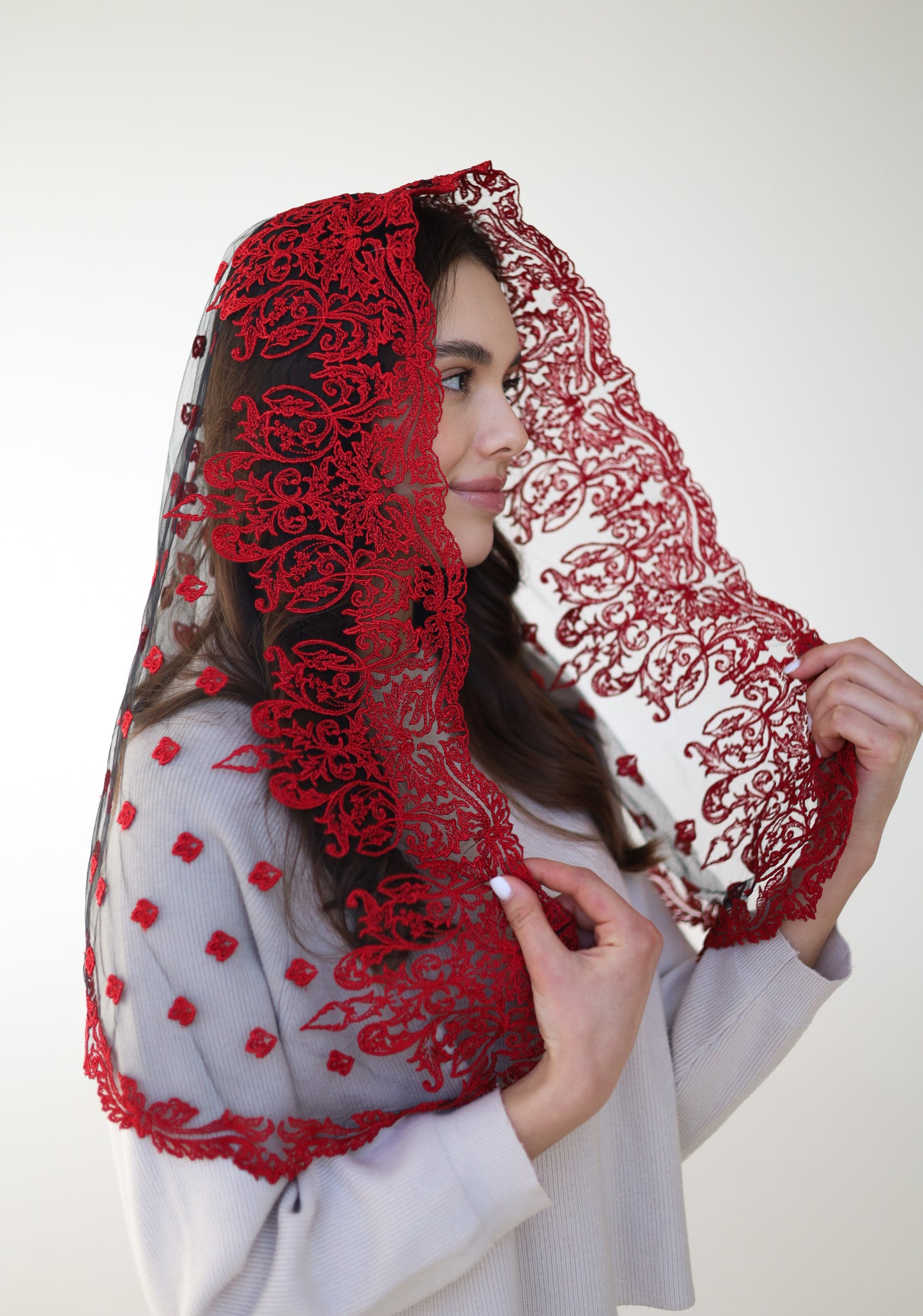 LONG RED MANTILLA