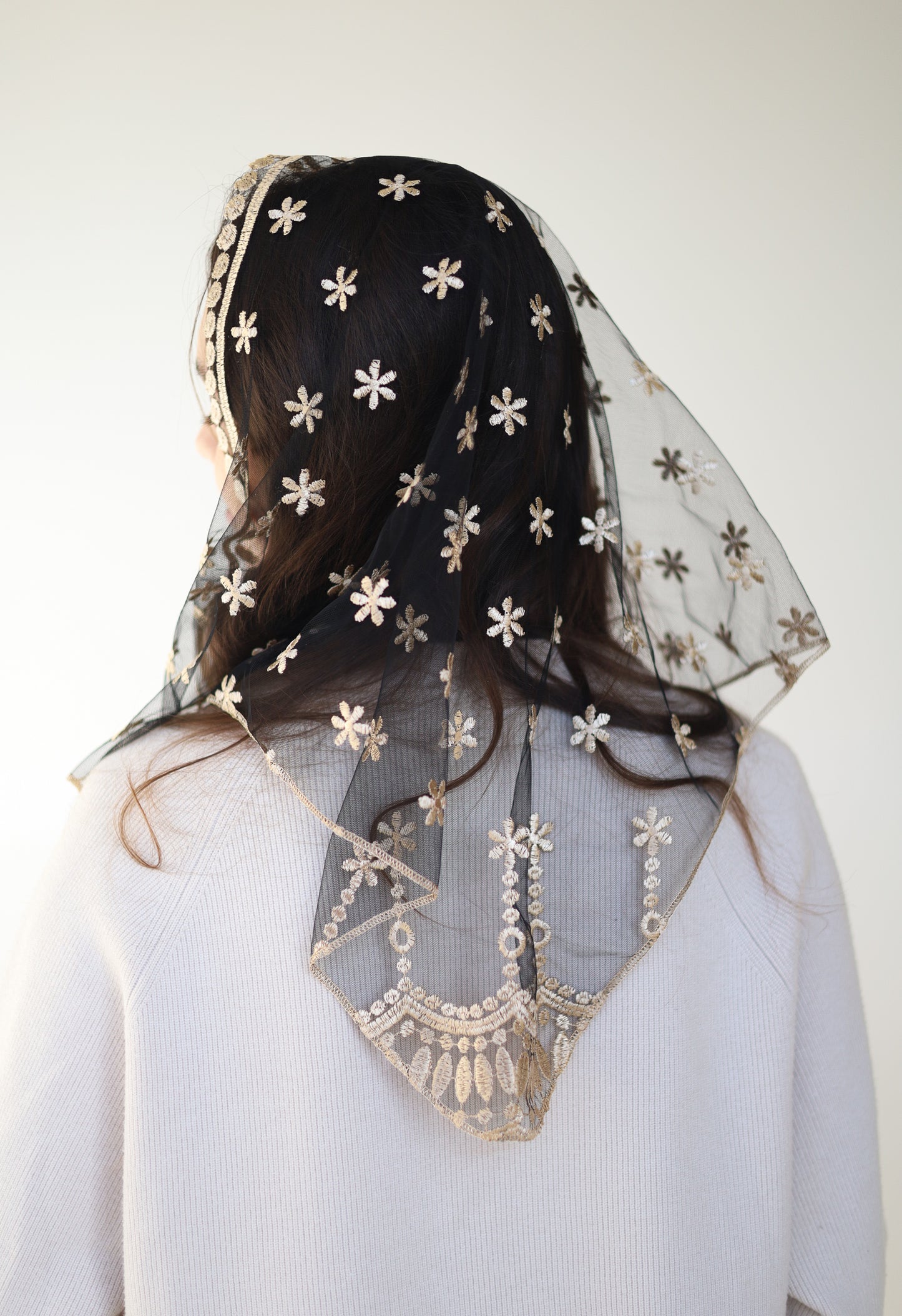 GOLD TRIANGLE VEIL