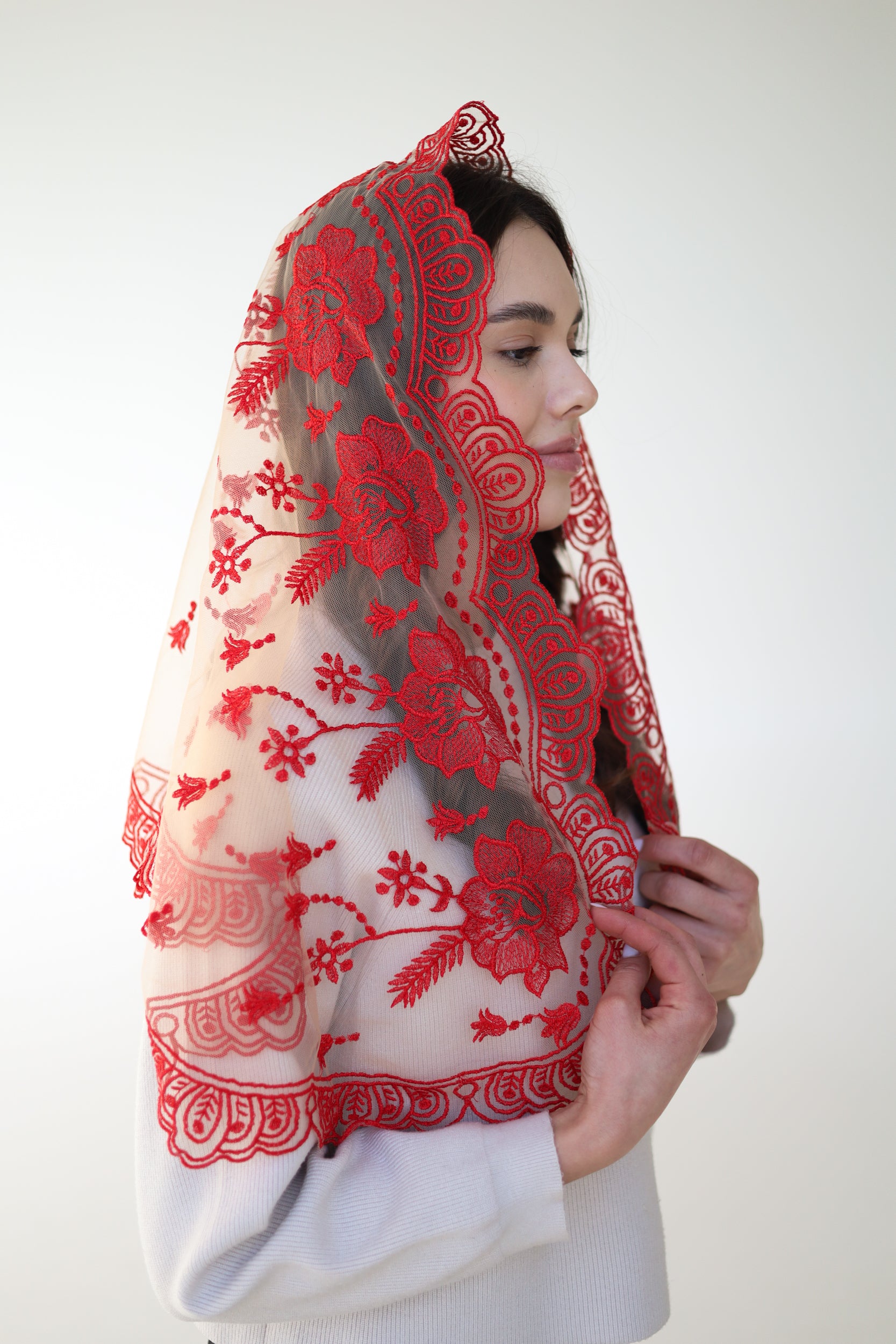 RED FLORAL MANTILLA - MariaVeils