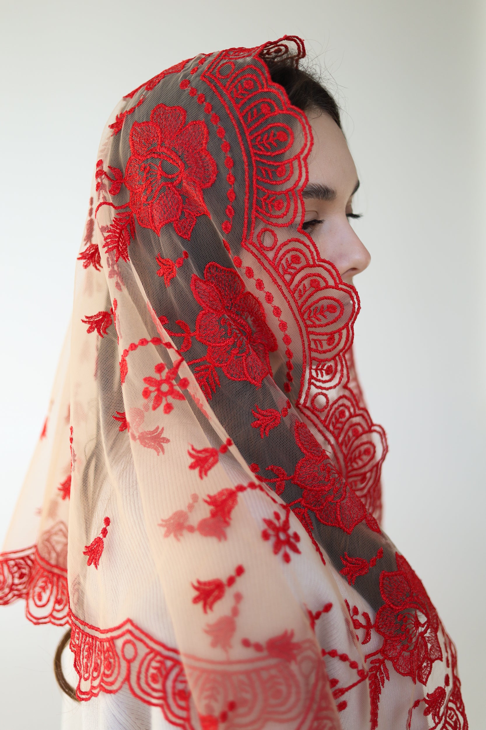 RED FLORAL MANTILLA - MariaVeils