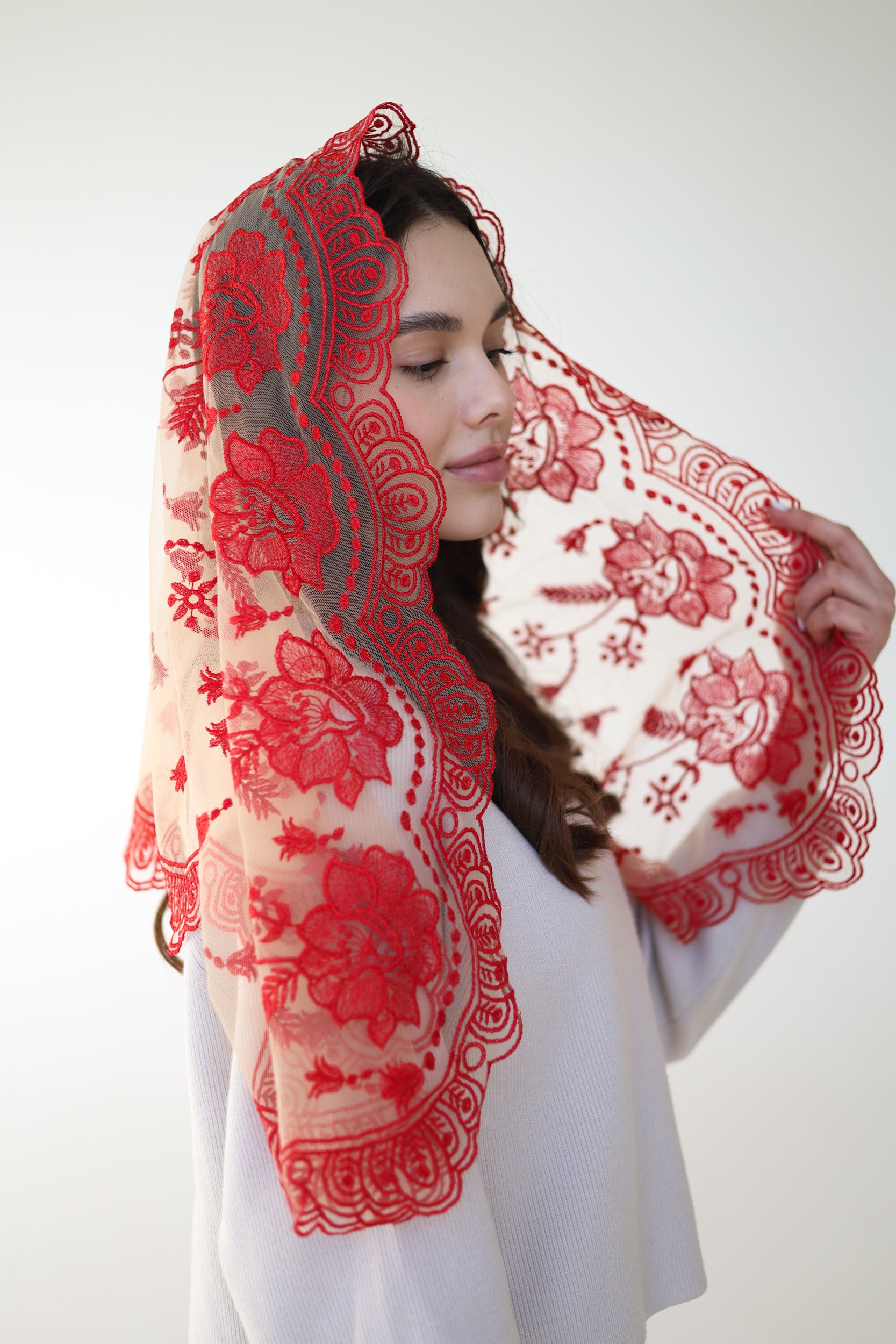 RED FLORAL MANTILLA - MariaVeils