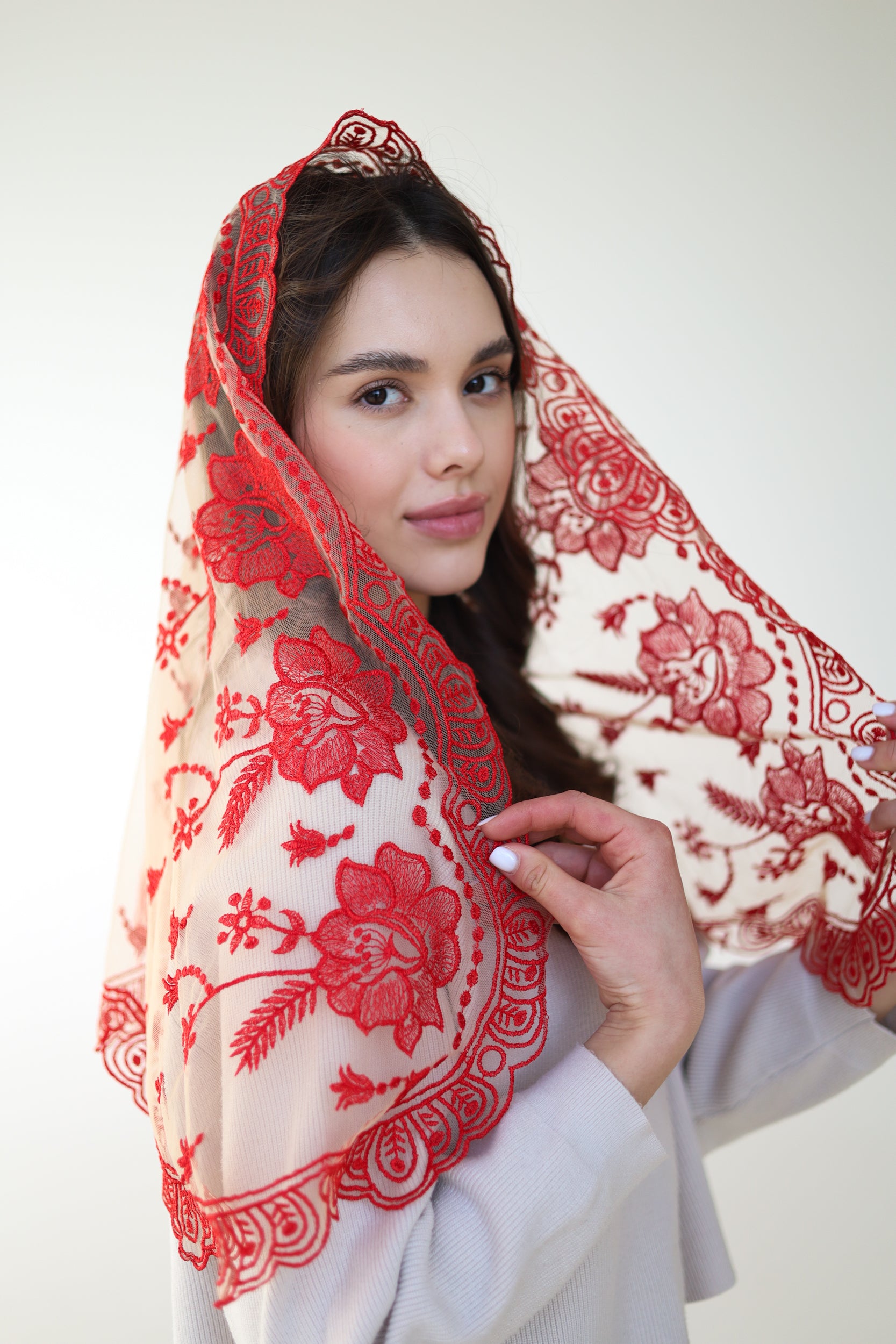 RED FLORAL MANTILLA - MariaVeils