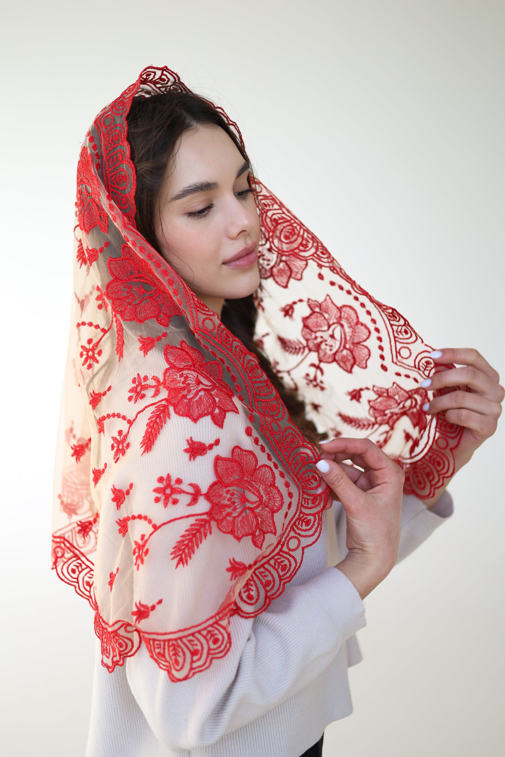 RED FLORAL MANTILLA - MariaVeils