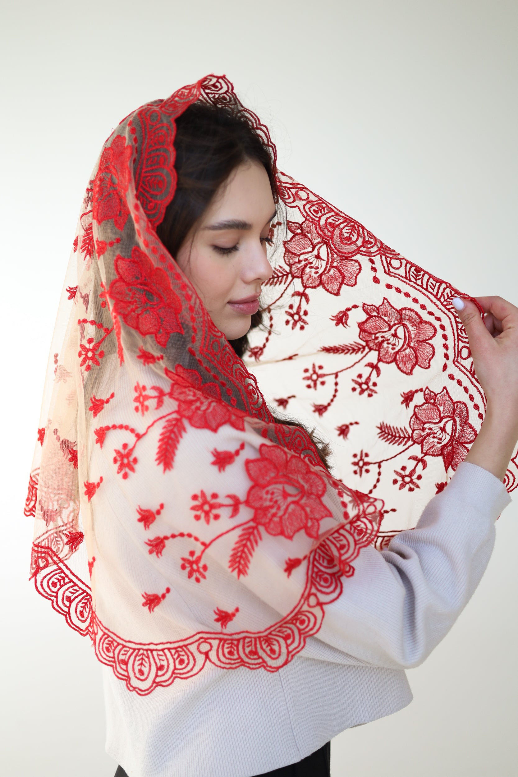 RED FLORAL MANTILLA - MariaVeils