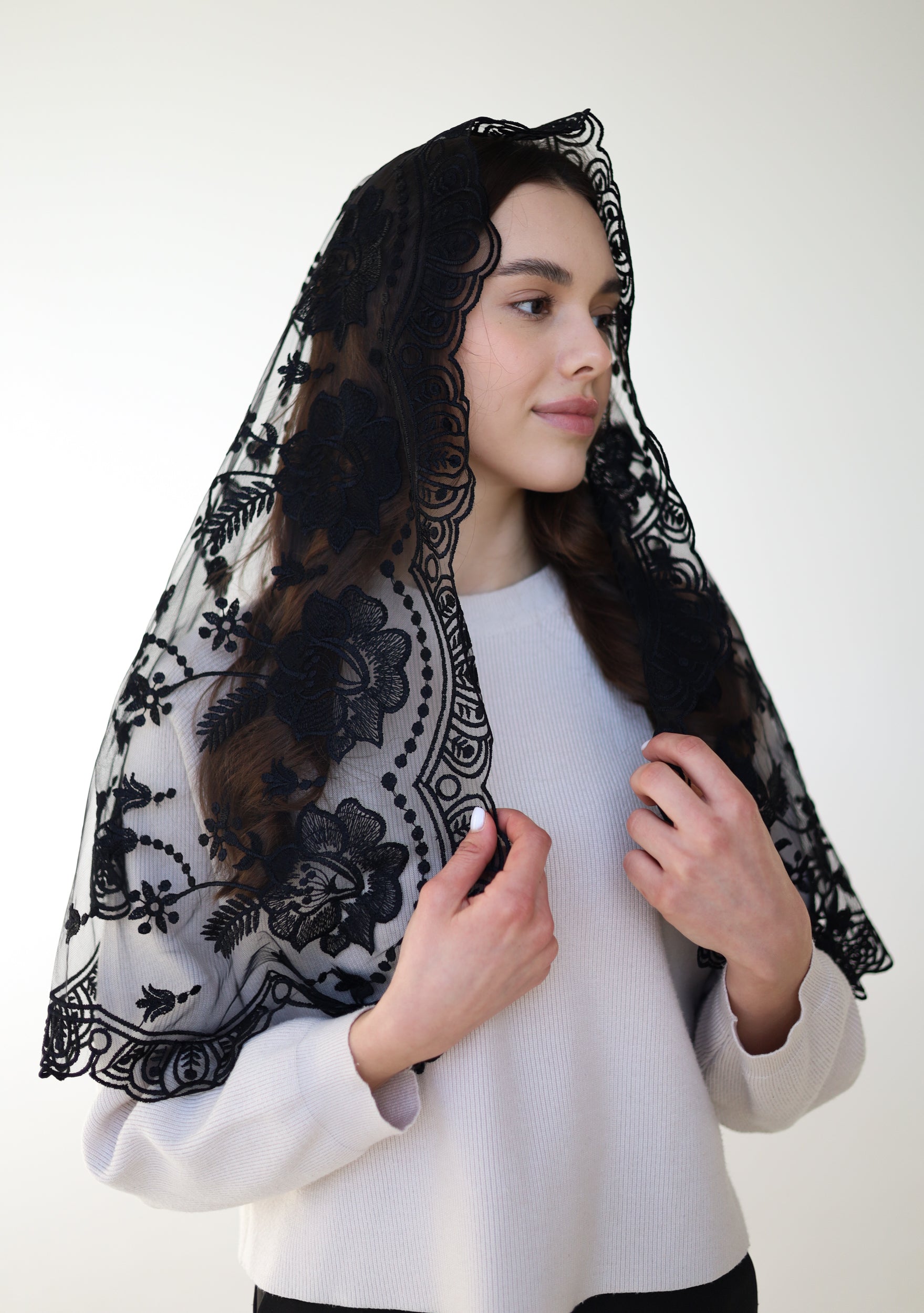 LONG BLACK MANTILLA - MariaVeils