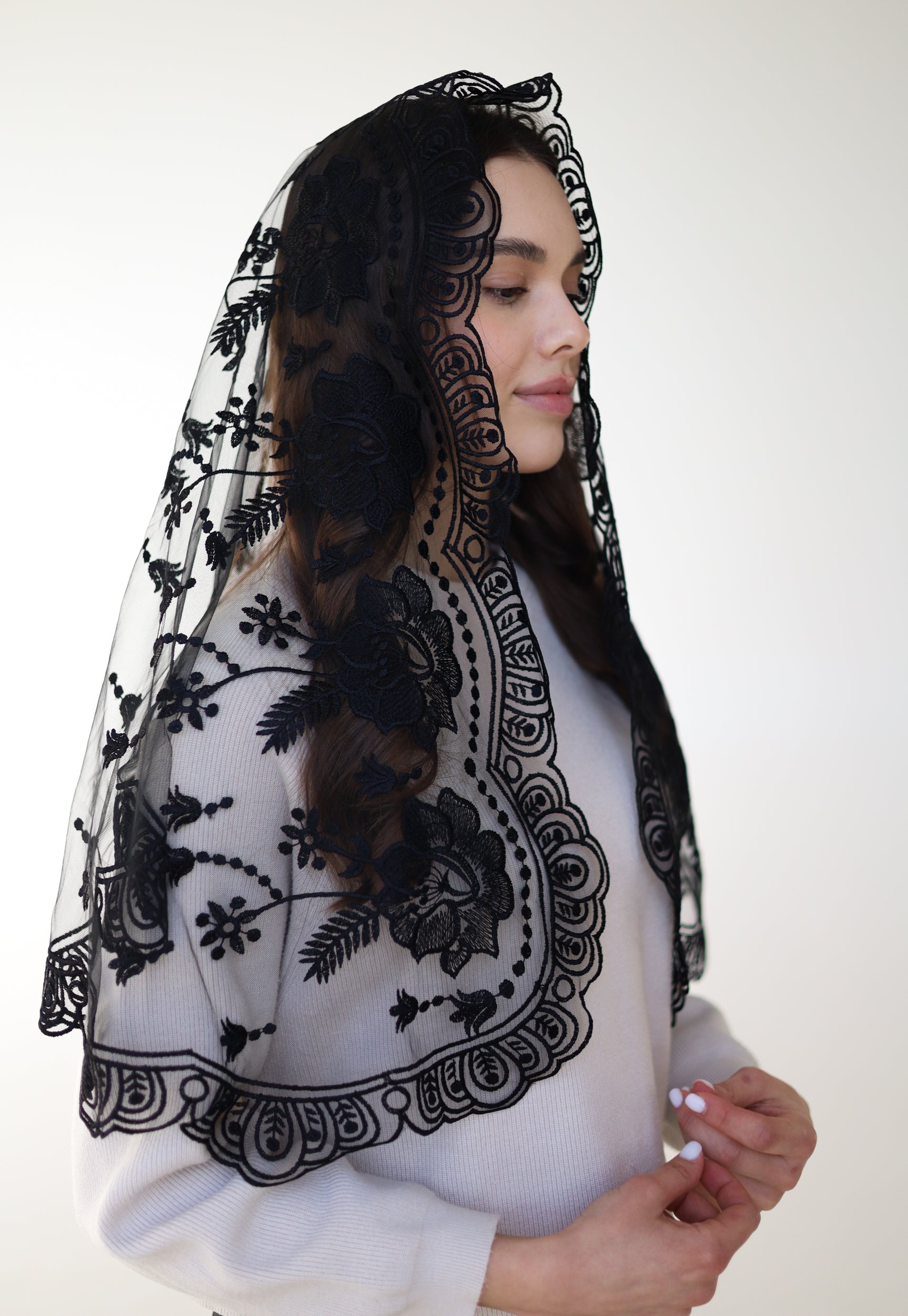 LONG BLACK MANTILLA - MariaVeils