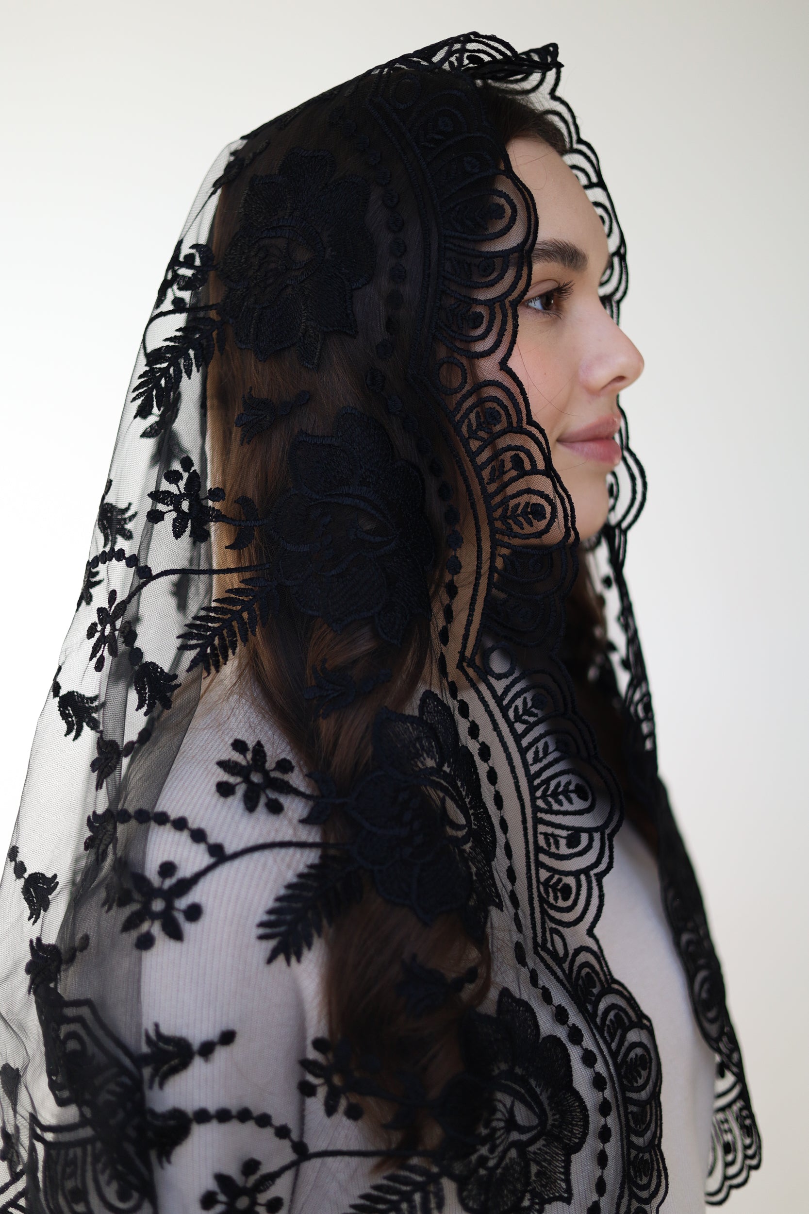 LONG BLACK MANTILLA - MariaVeils