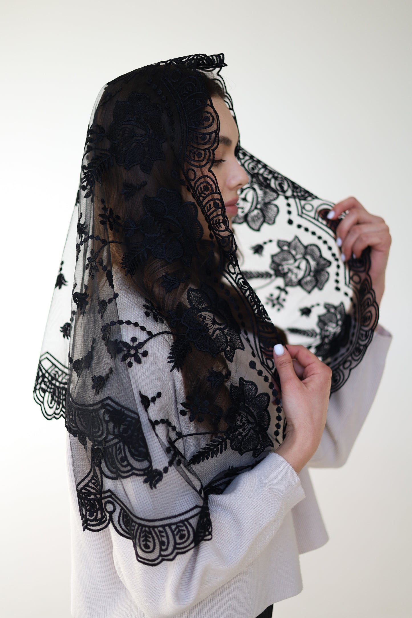 LONG BLACK MANTILLA - MariaVeils