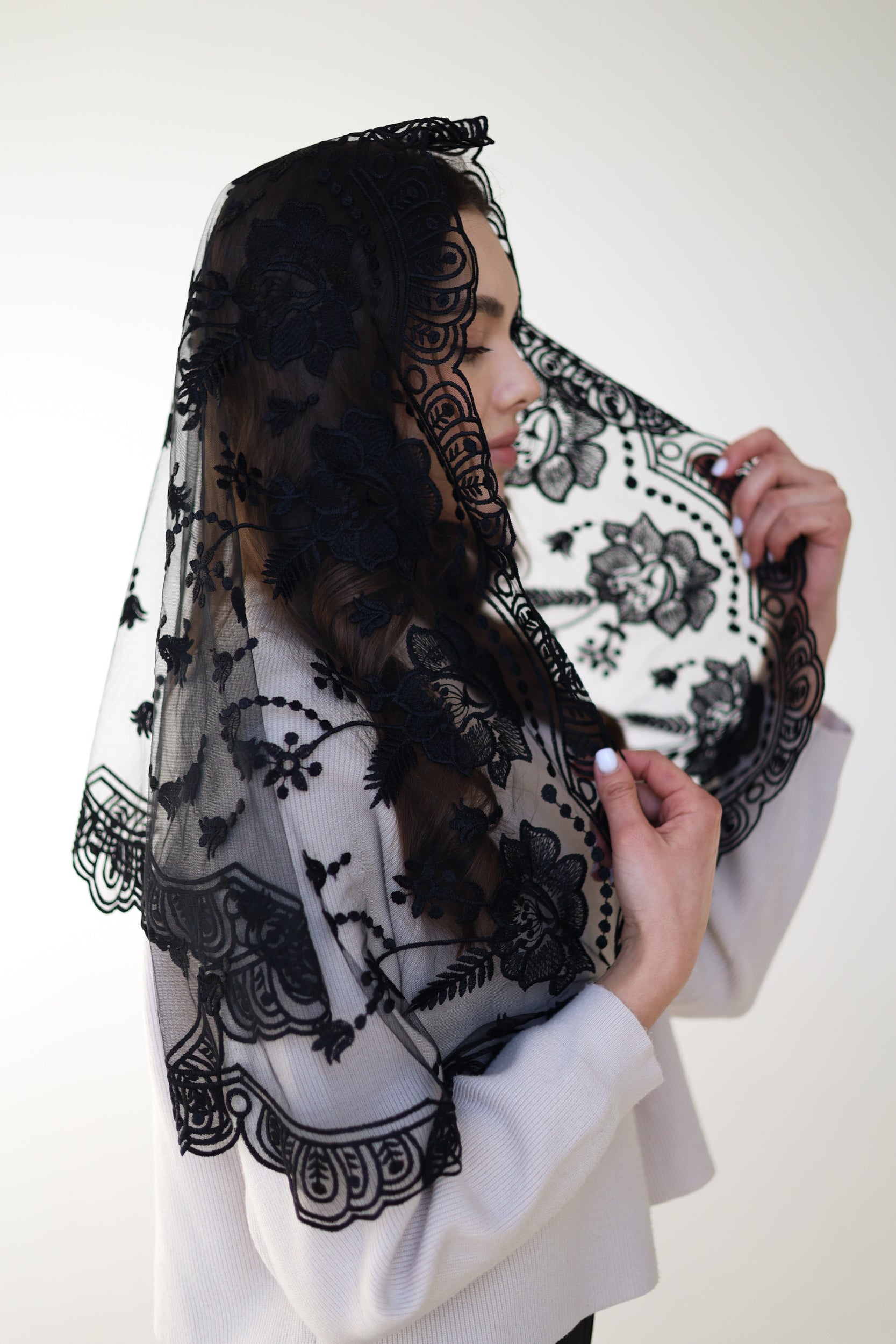 LONG BLACK MANTILLA - MariaVeils