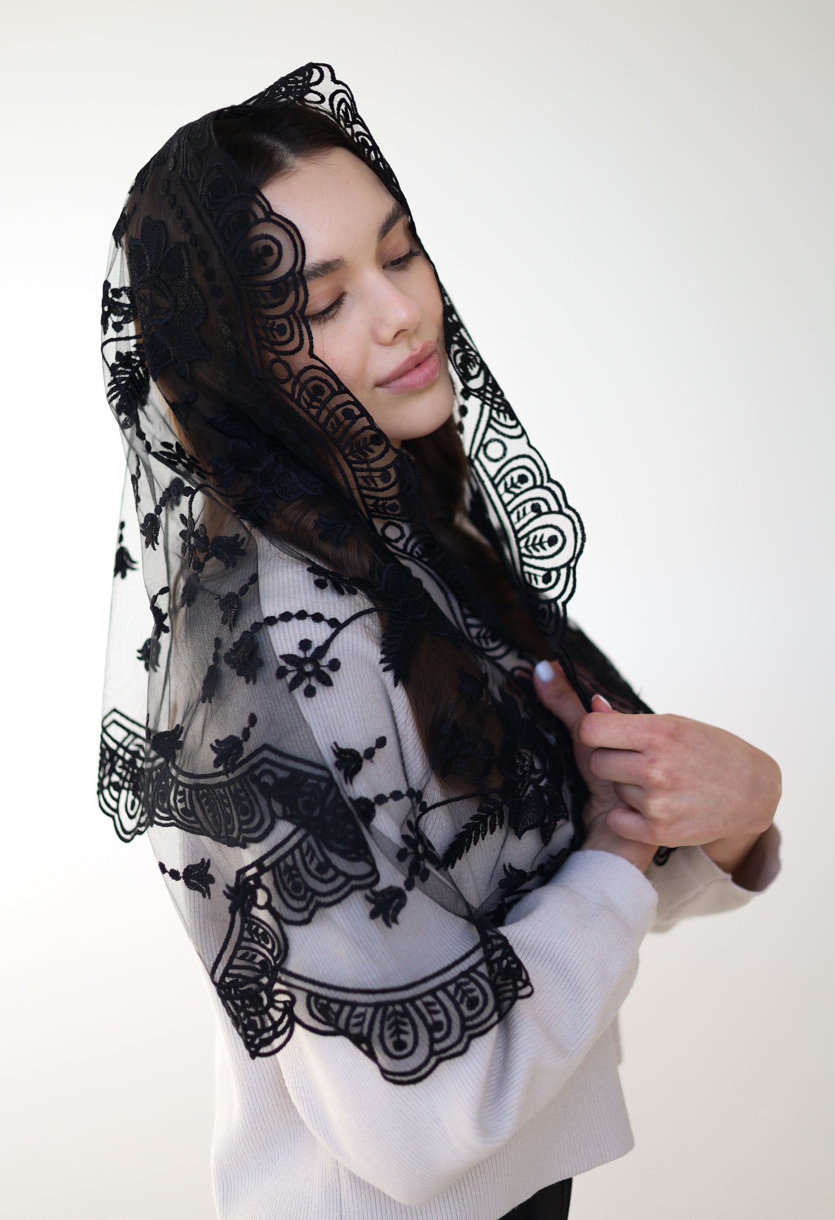 LONG BLACK MANTILLA - MariaVeils