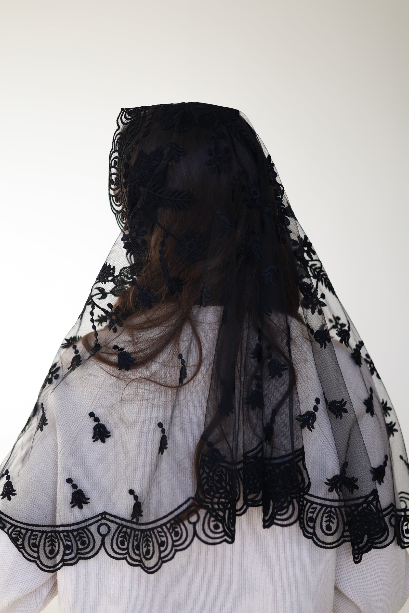 LONG BLACK MANTILLA - MariaVeils