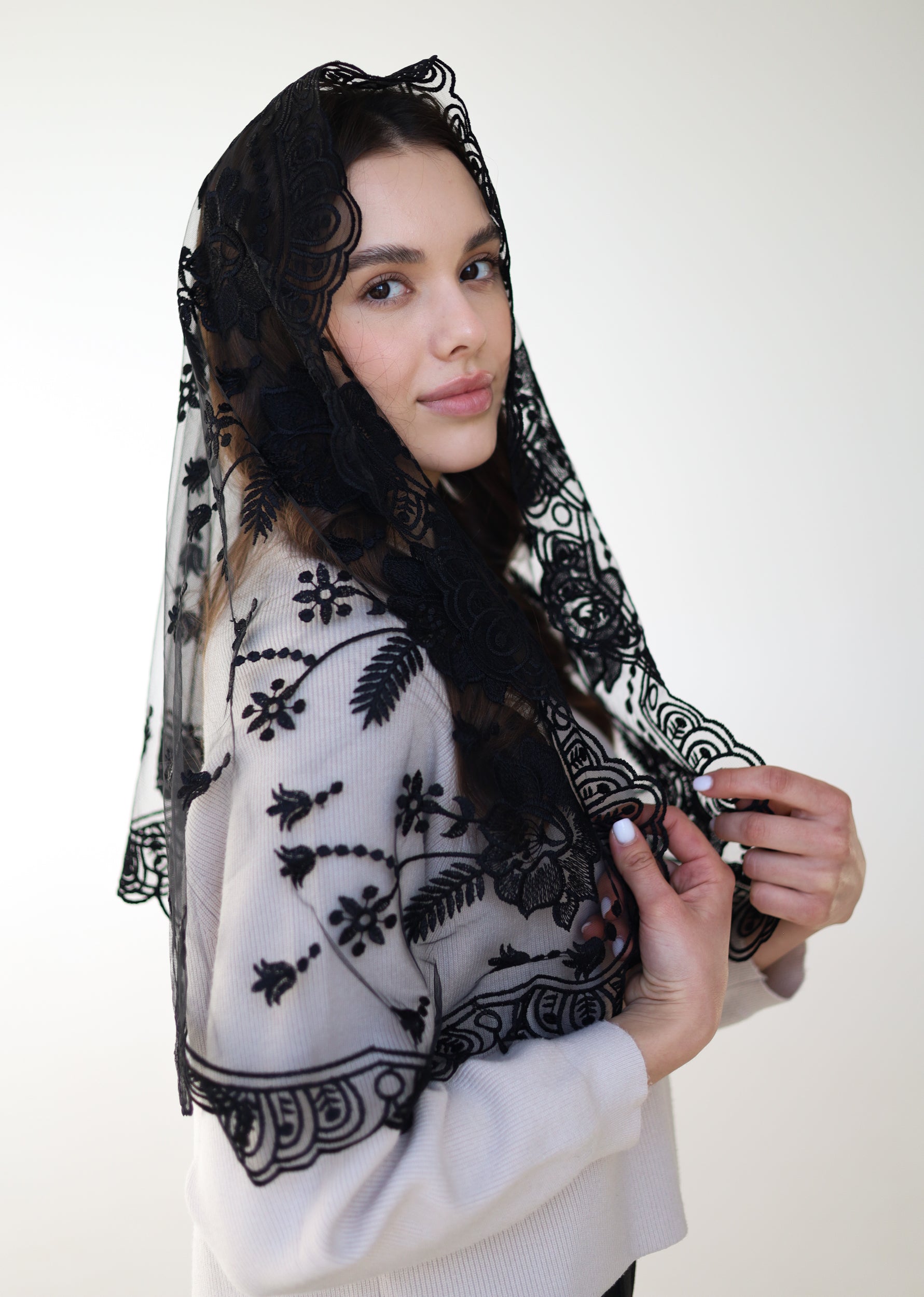 LONG BLACK MANTILLA - MariaVeils