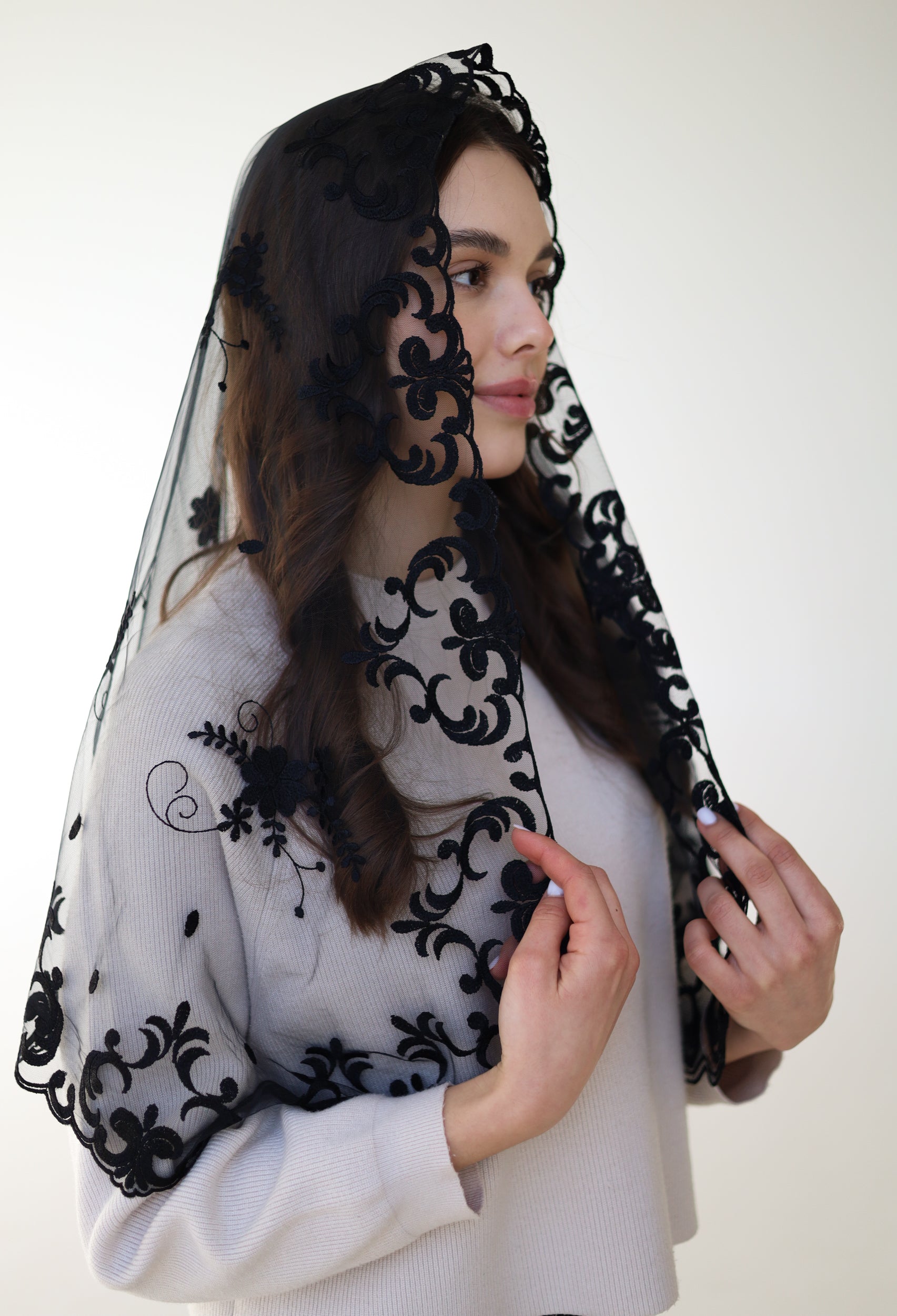 LONG FLORAL MANTILLA - MariaVeils