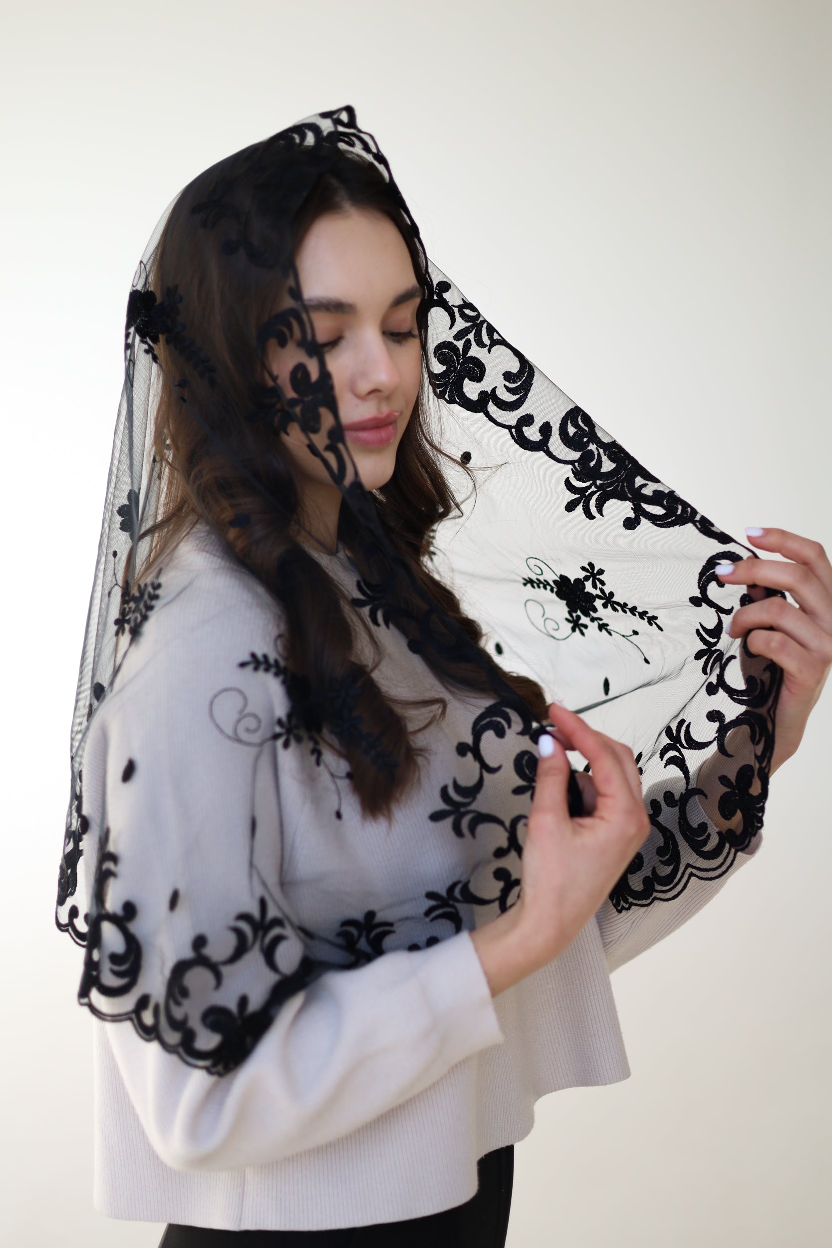 LONG FLORAL MANTILLA - MariaVeils
