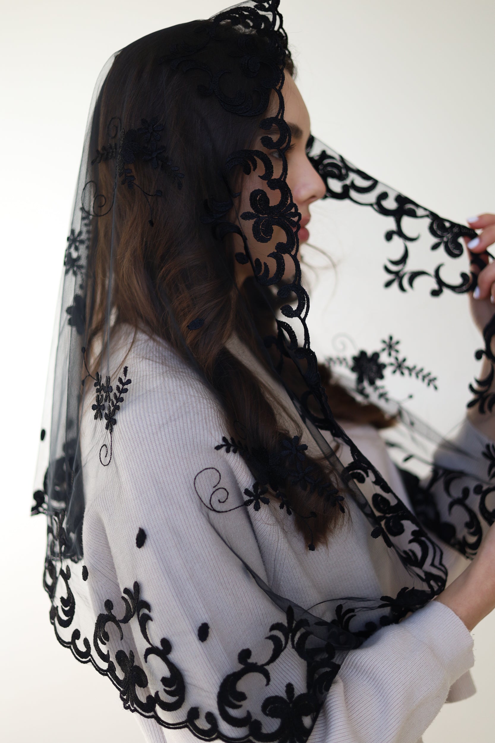 LONG FLORAL MANTILLA - MariaVeils