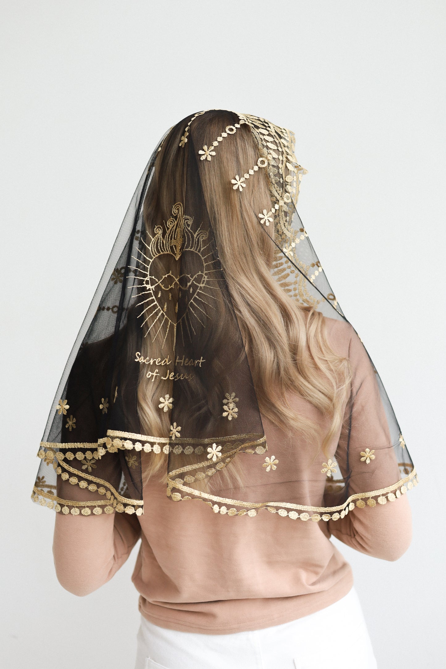 VEIL WITH SACRED HEART