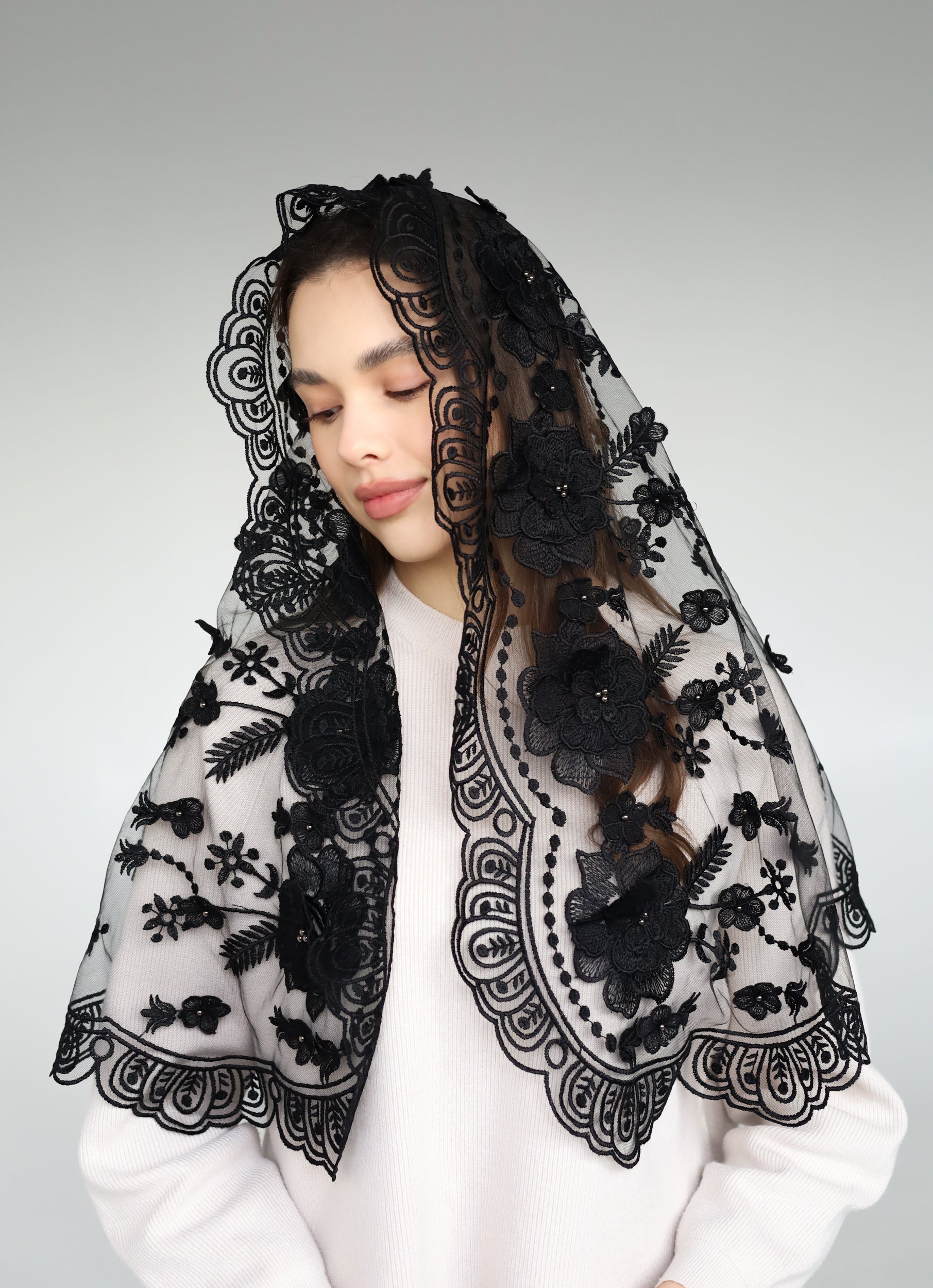 3D FLORAL MANTILLA - MariaVeils
