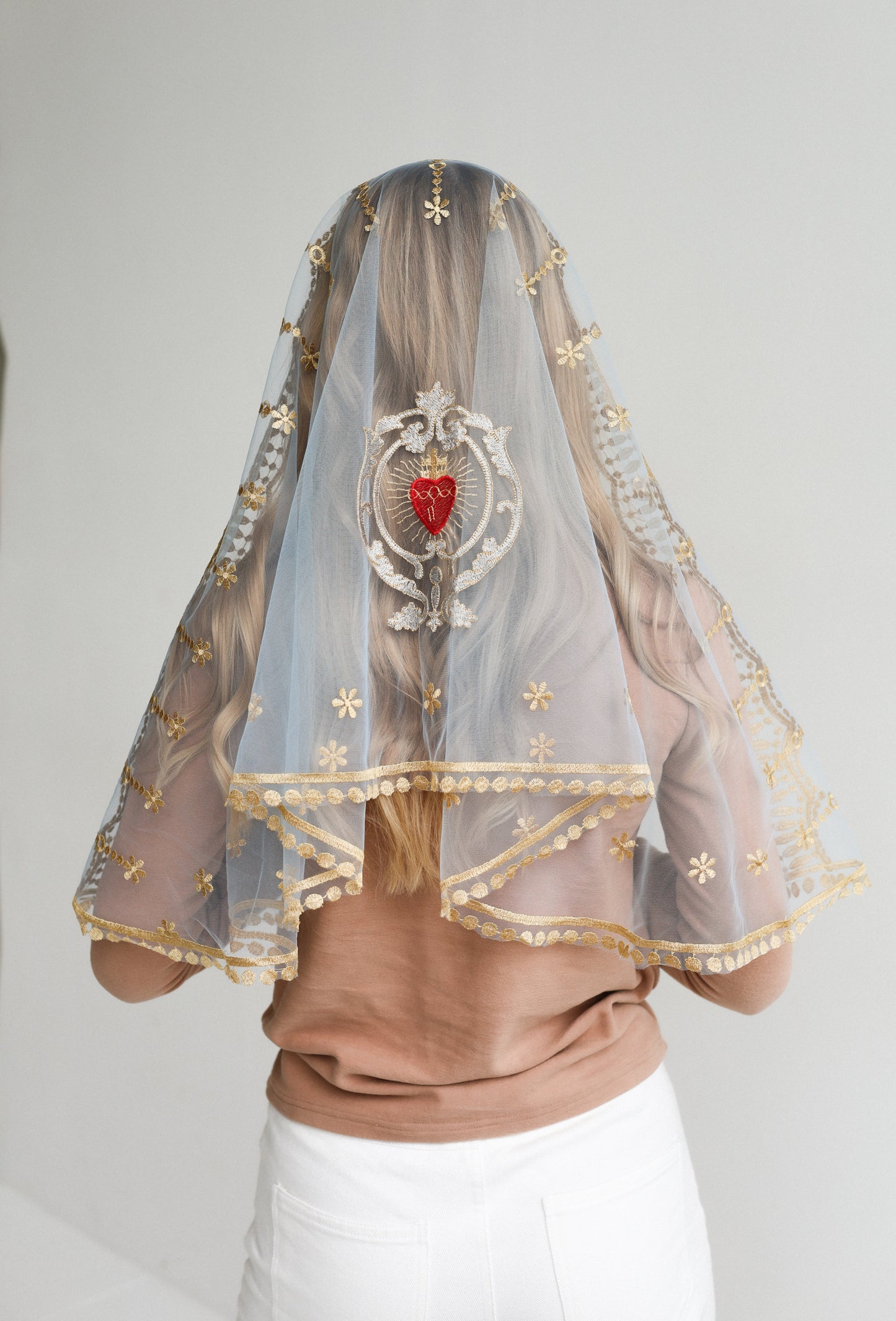 MANTILLA WITH HEART EMBROIDERY