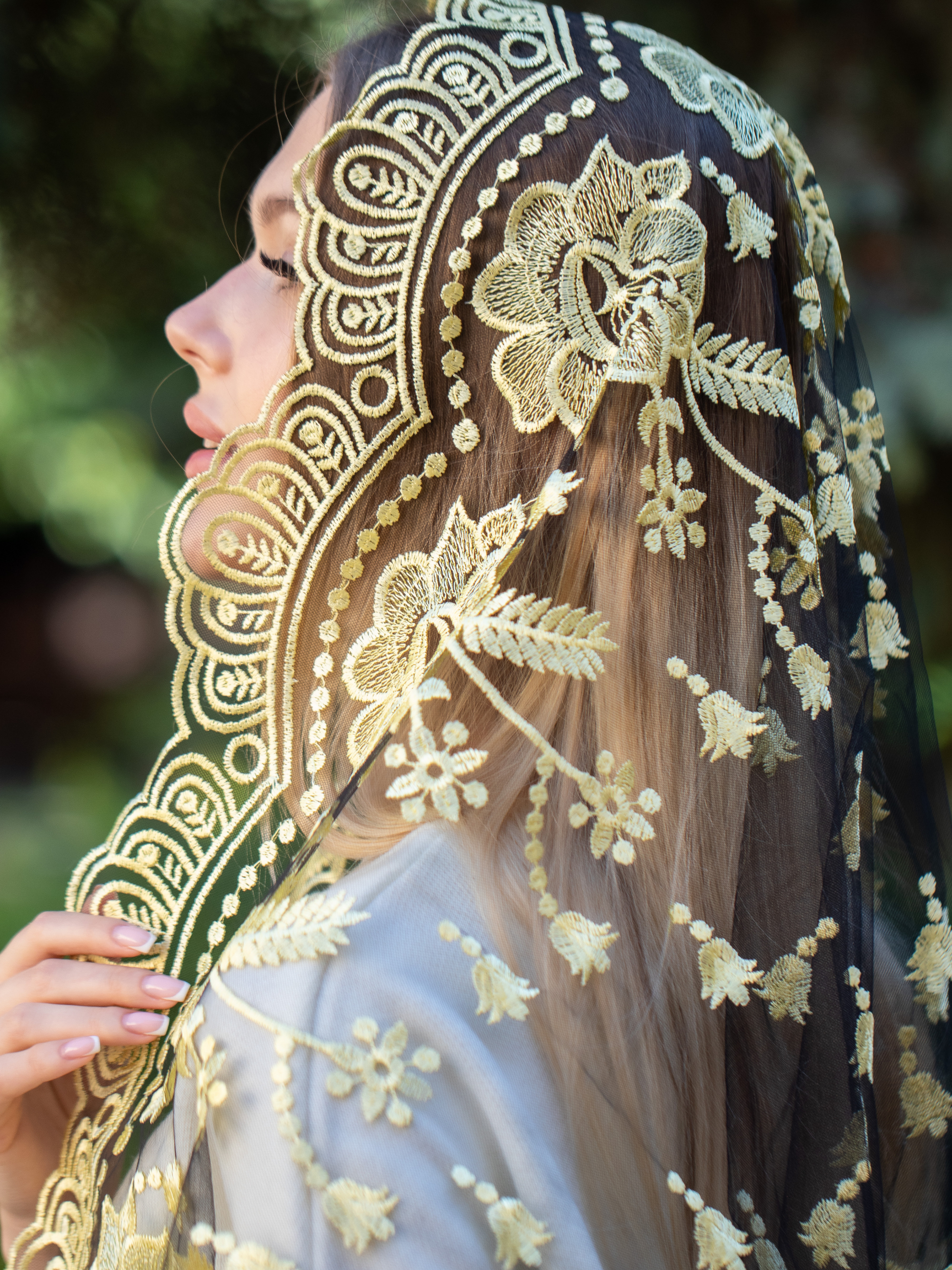 NEW!! Yellow Lace Mantilla - MariaVeils