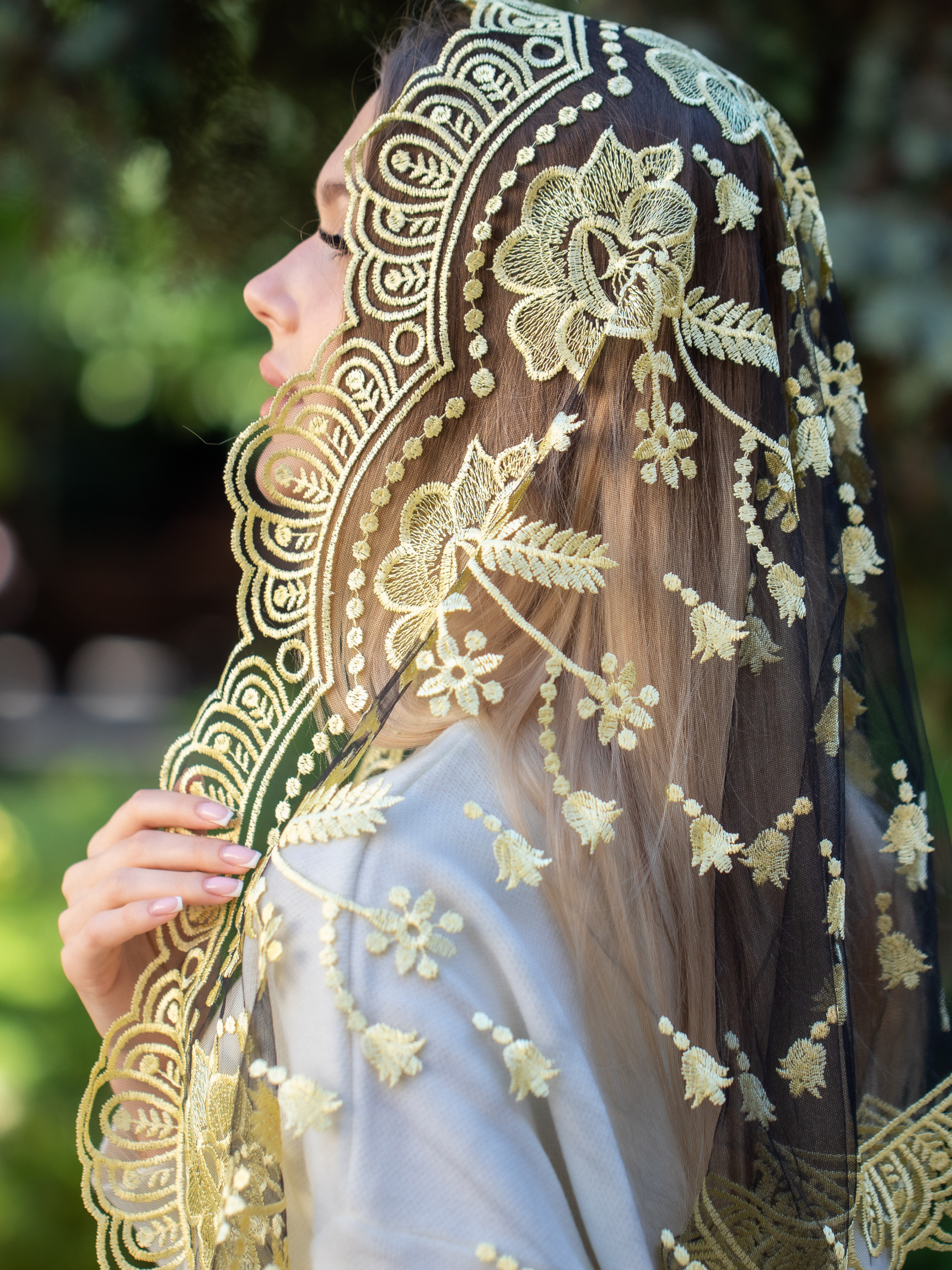 NEW!! Yellow Lace Mantilla - MariaVeils
