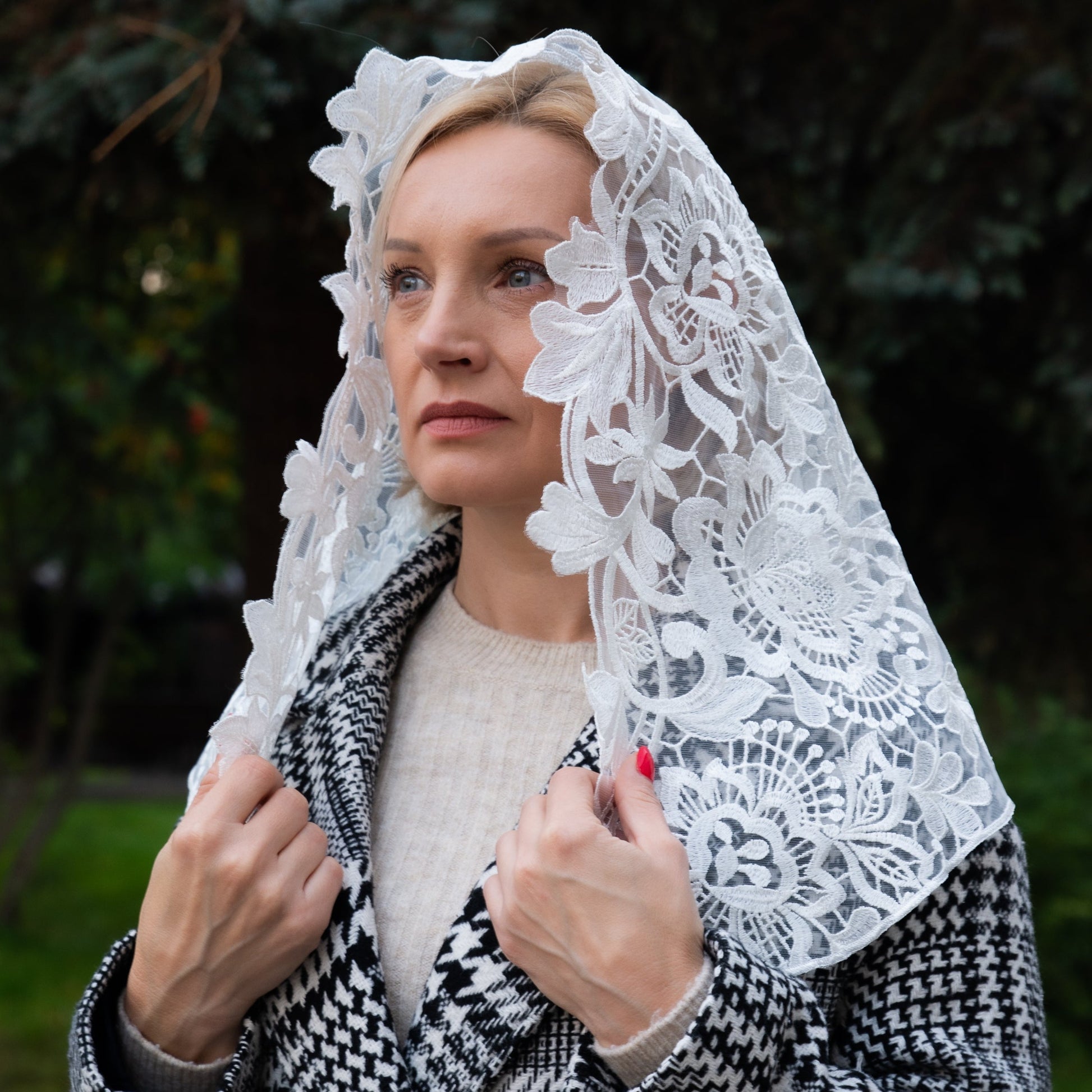 NEW! Floral Ivory Veil - MariaVeils