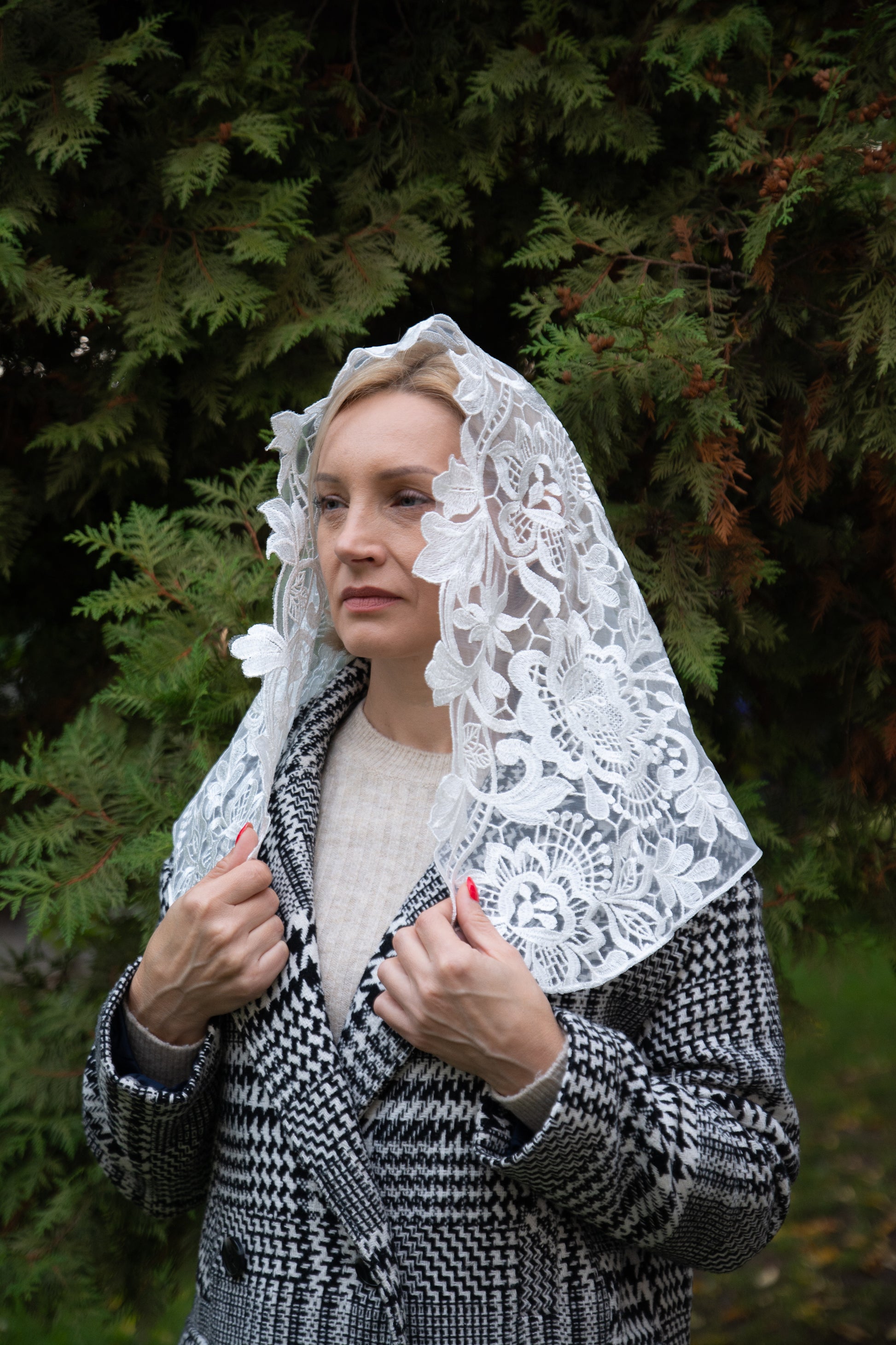 NEW! Floral Ivory Veil - MariaVeils