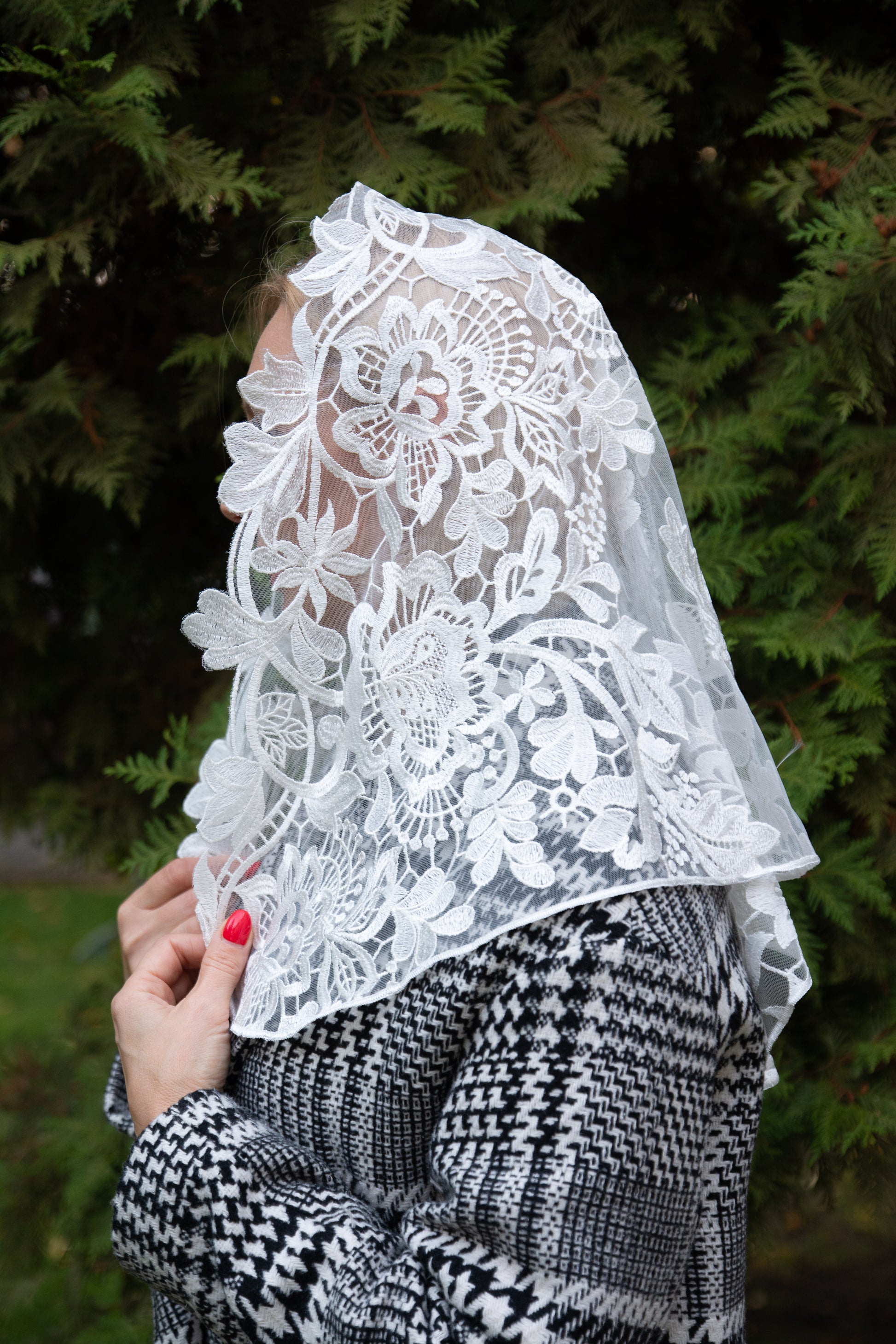 NEW! Floral Ivory Veil - MariaVeils