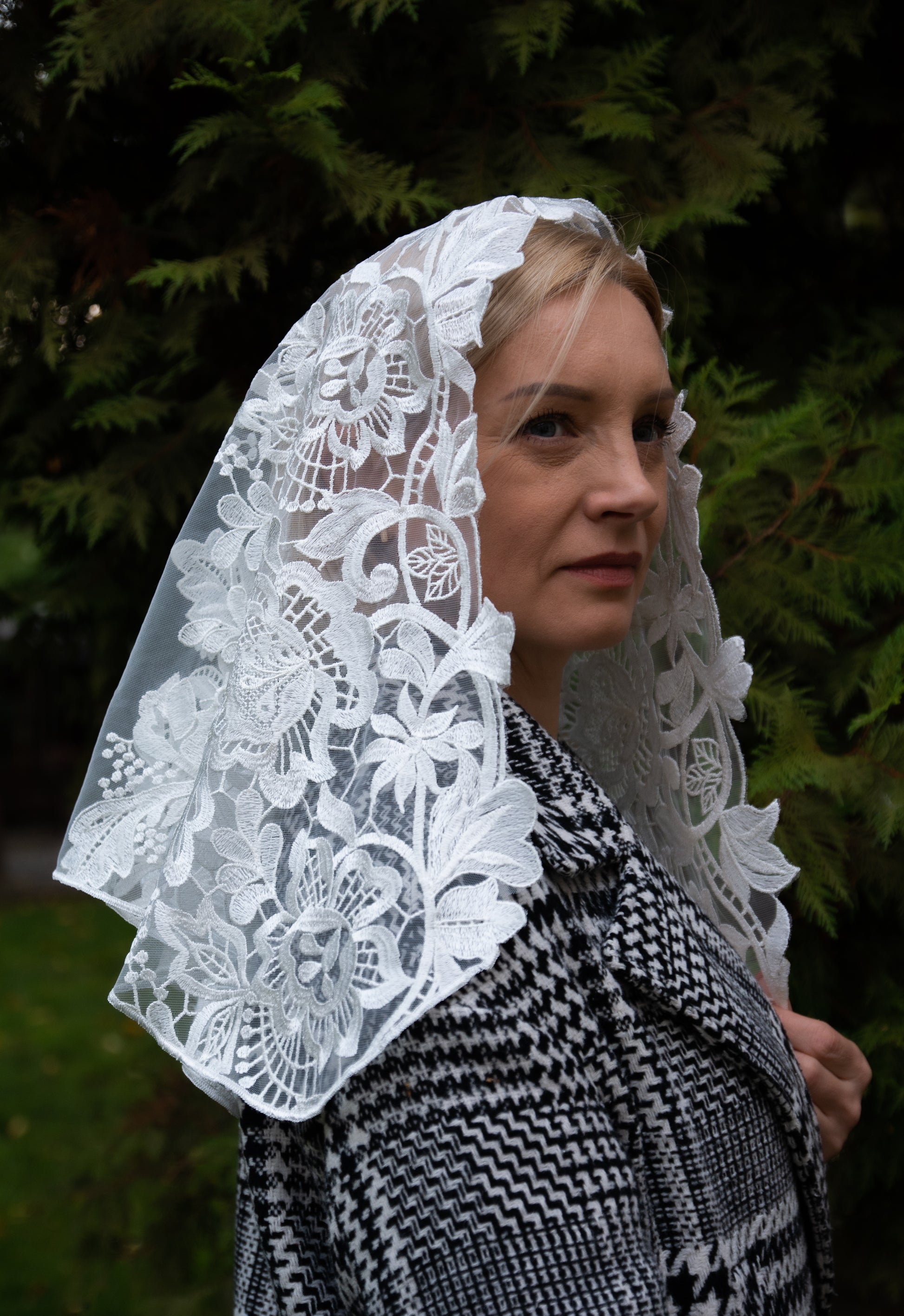 NEW! Floral Ivory Veil - MariaVeils