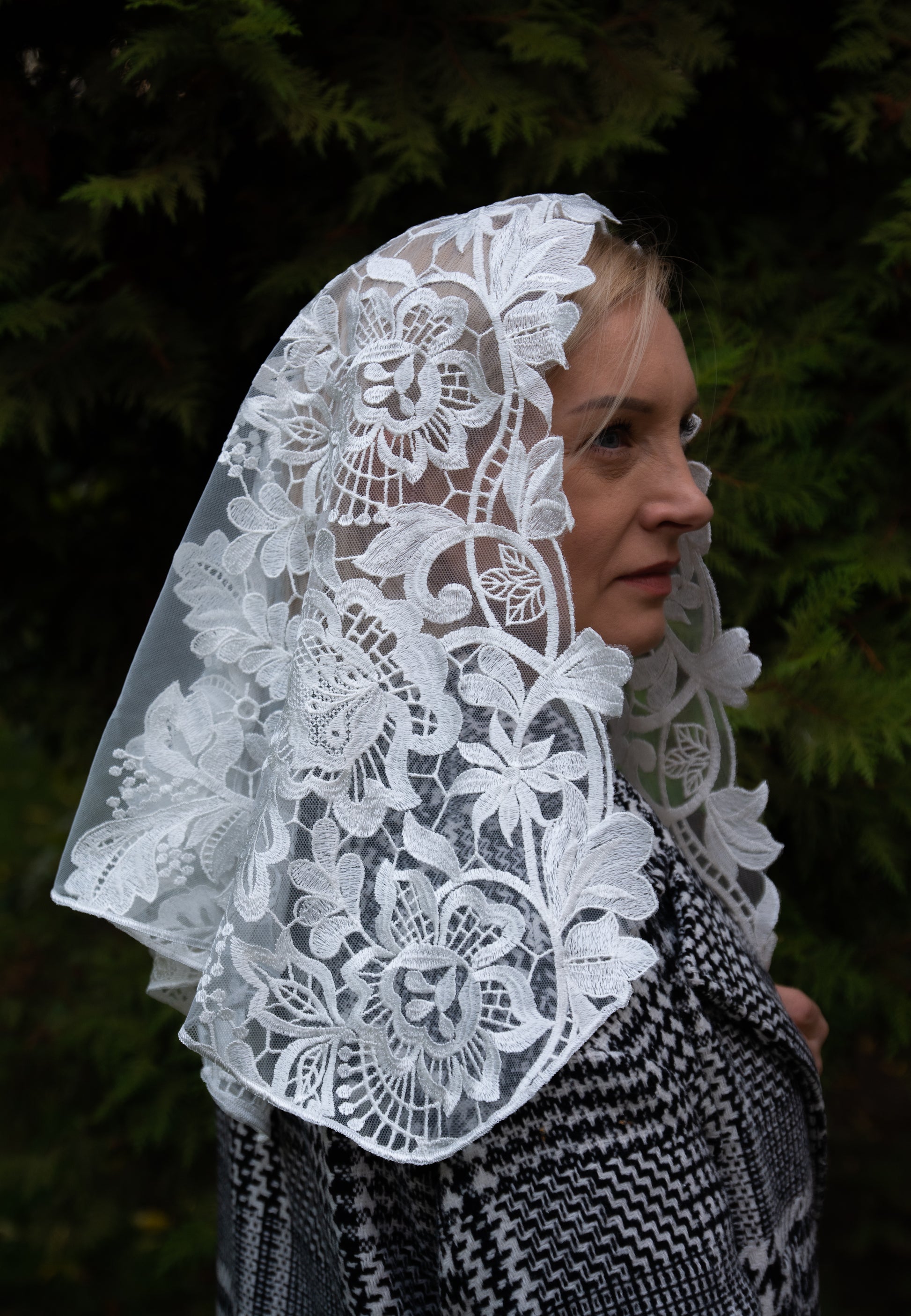 NEW! Floral Ivory Veil - MariaVeils