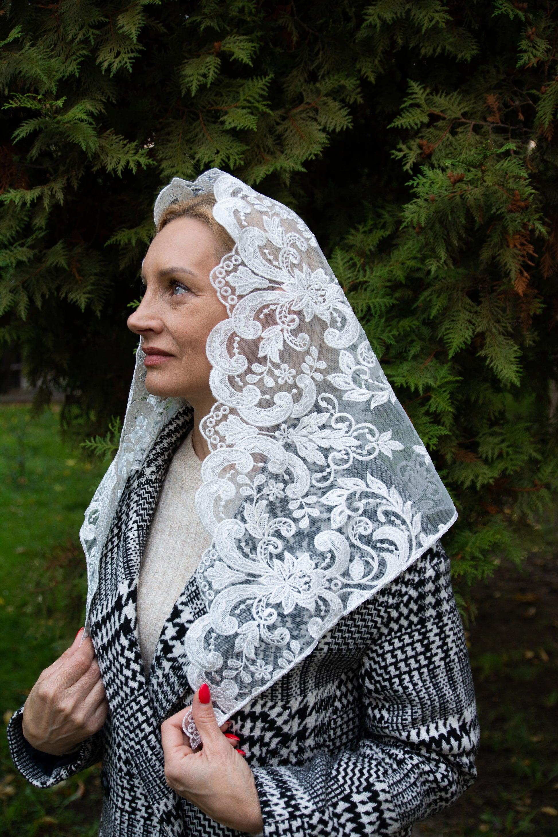NEW!! Triangle Ivory Veil - MariaVeils