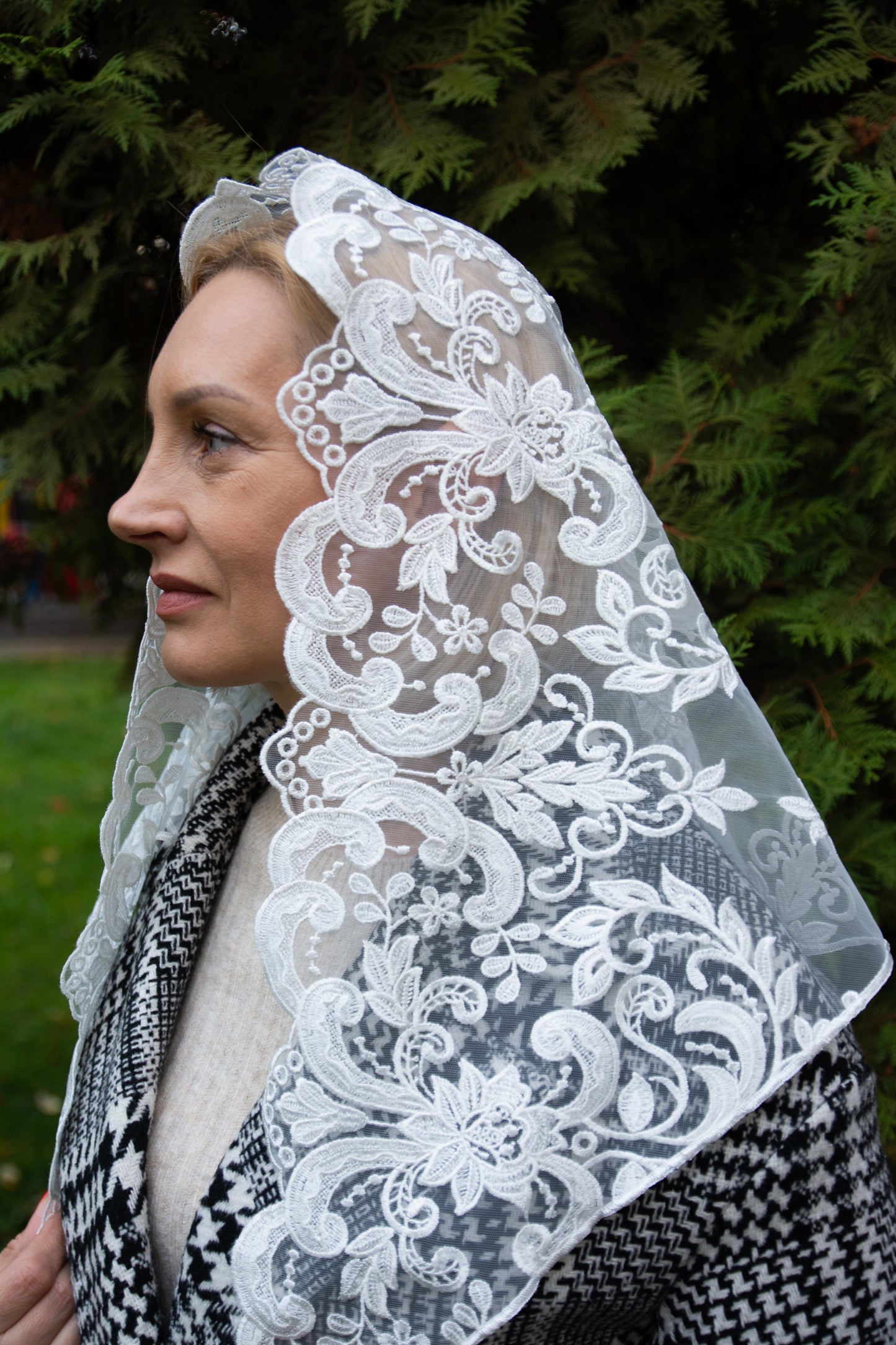 NEW!! Triangle Ivory Veil - MariaVeils