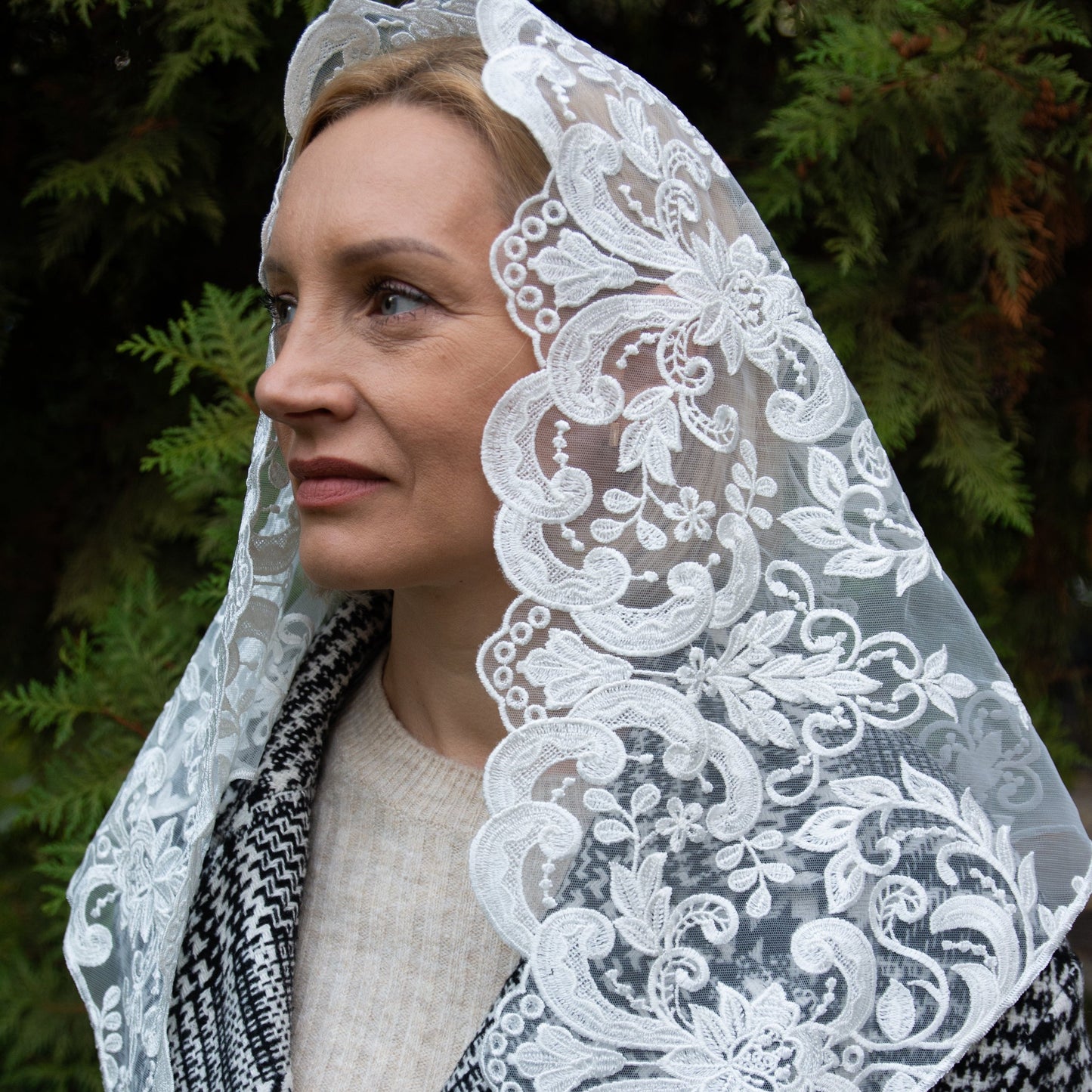 NEW!! Triangle Ivory Veil - MariaVeils