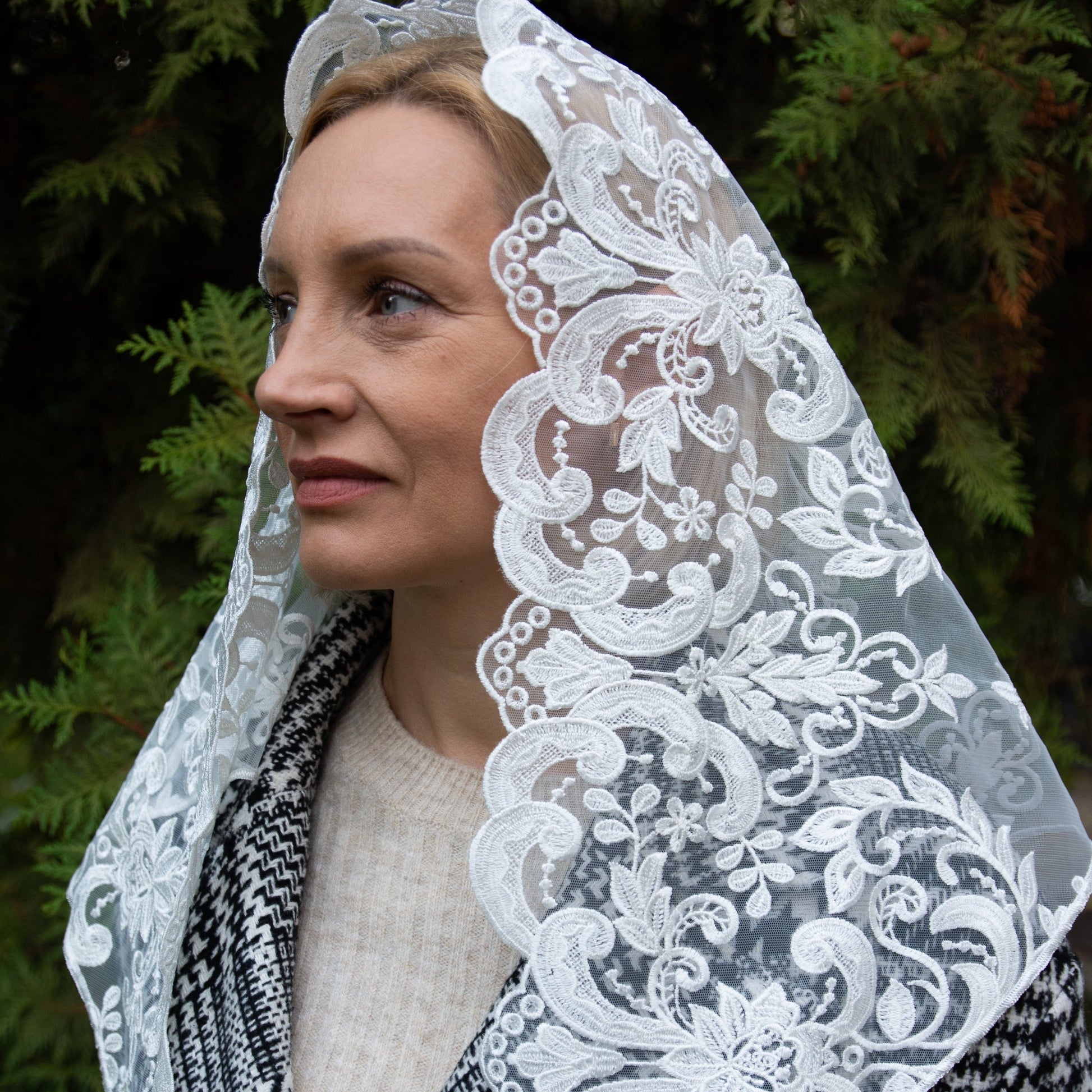 NEW!! Triangle Ivory Veil - MariaVeils