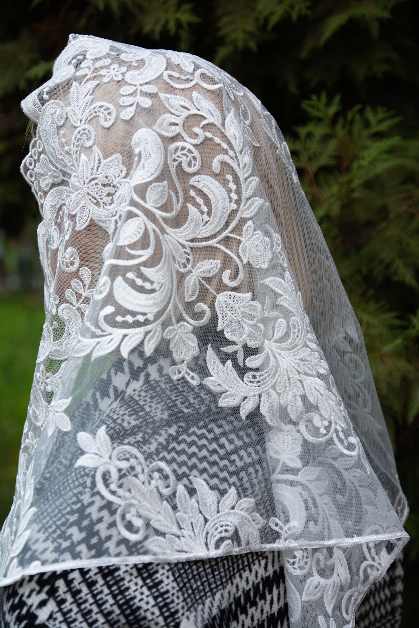 NEW!! Triangle Ivory Veil - MariaVeils