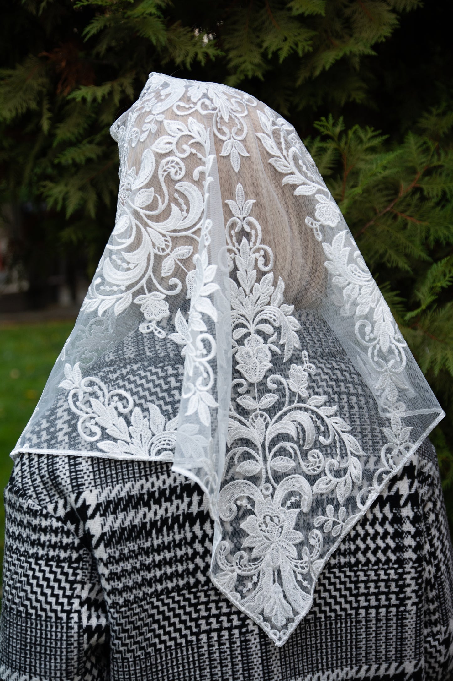 NEW!! Triangle Ivory Veil - MariaVeils