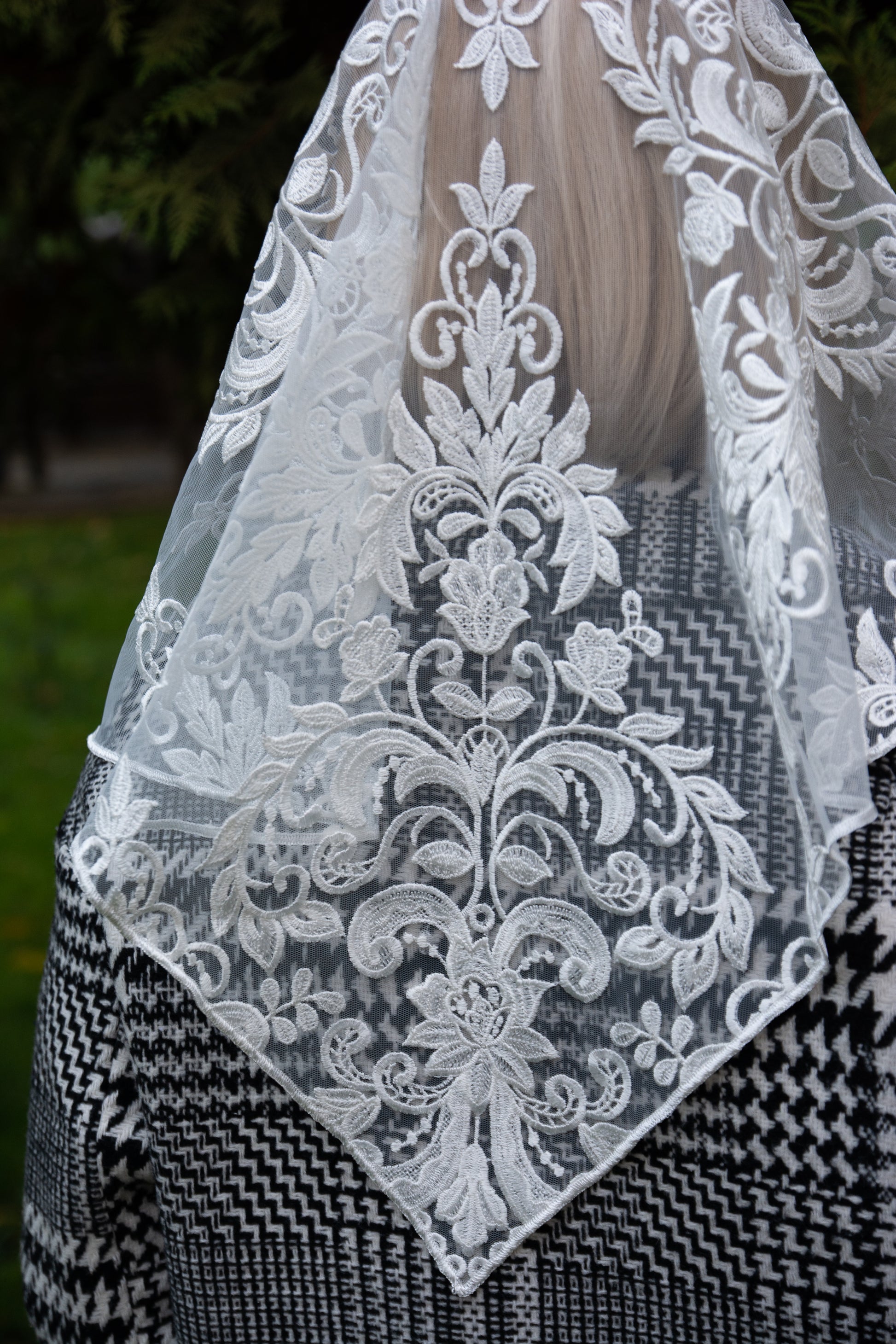 NEW!! Triangle Ivory Veil - MariaVeils