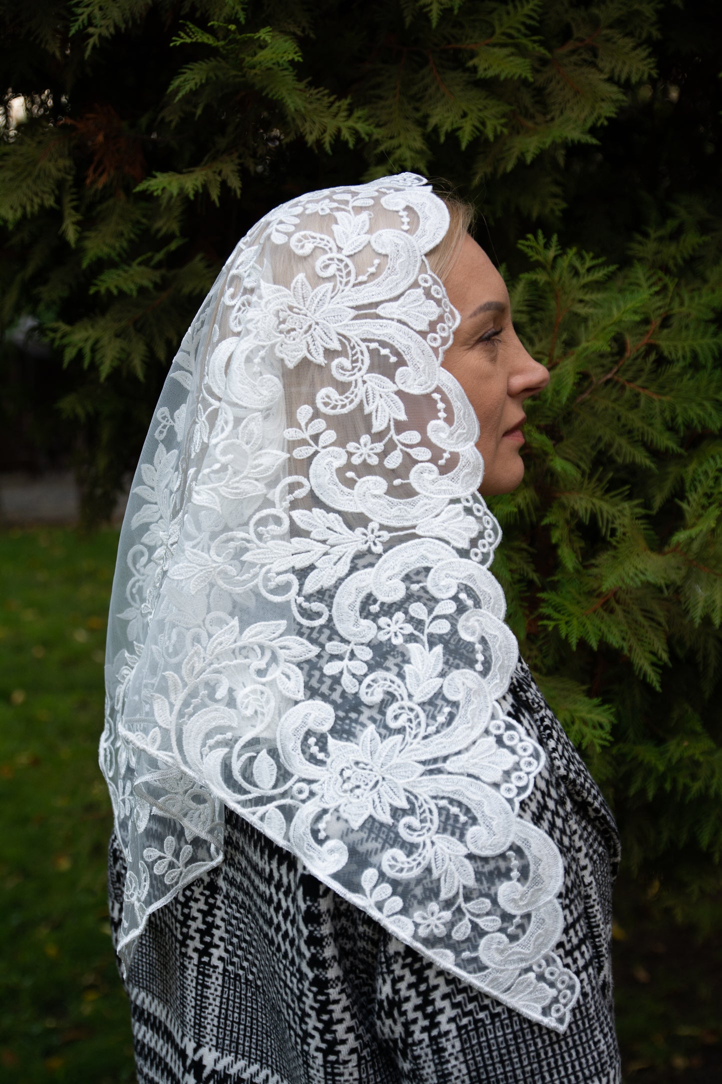 NEW!! Triangle Ivory Veil - MariaVeils