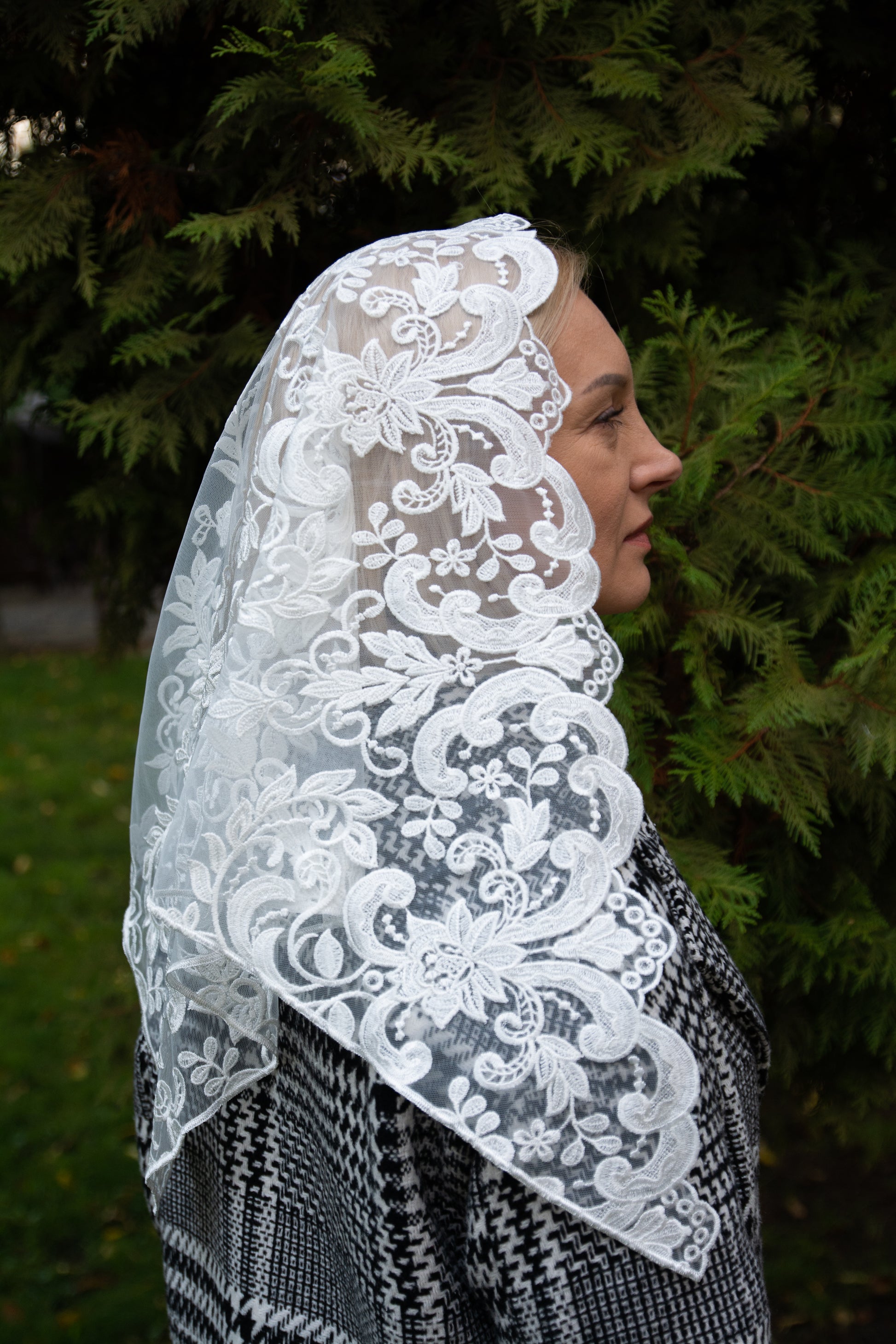 NEW!! Triangle Ivory Veil - MariaVeils