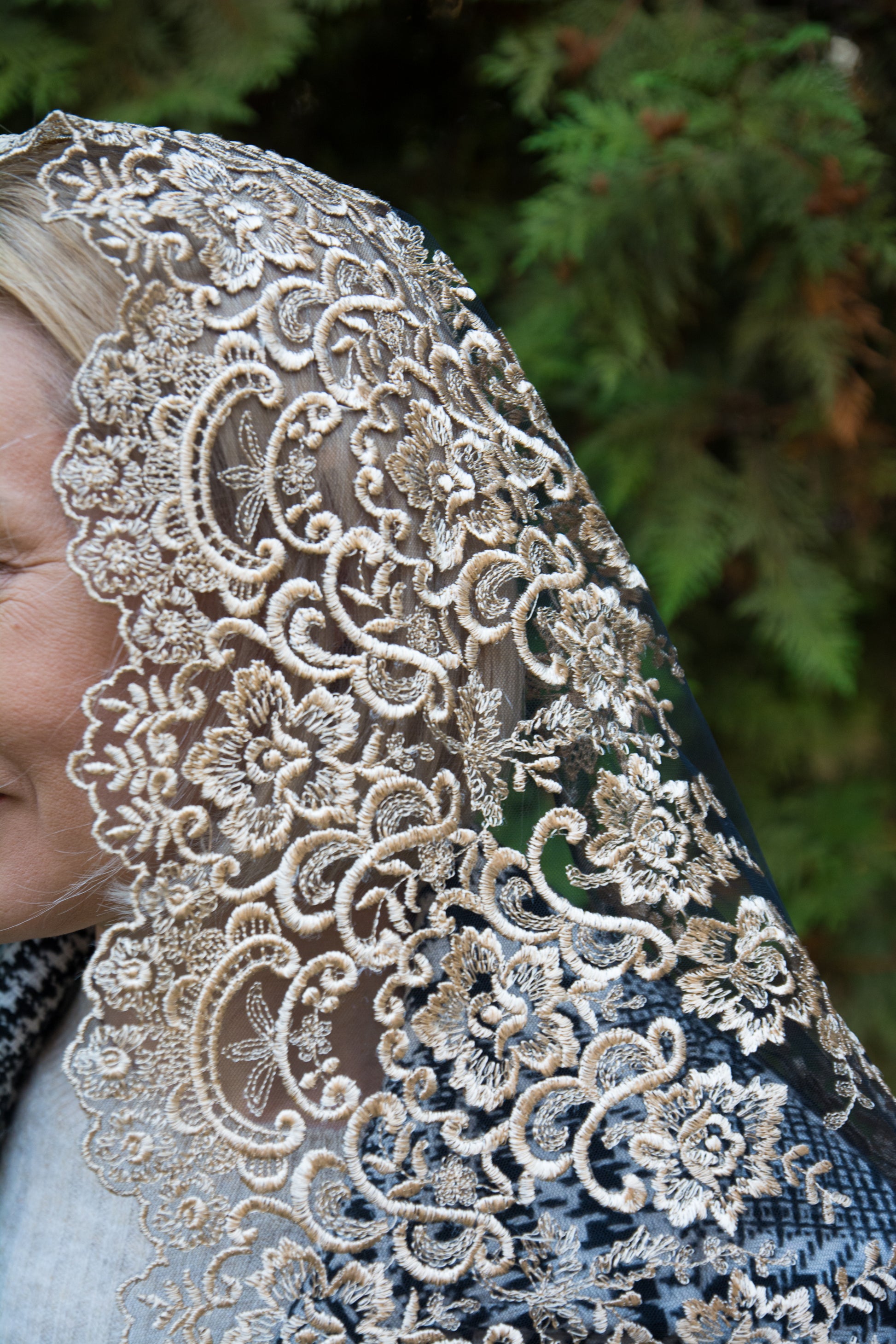 NEW!! Traingle Gold Veil - MariaVeils