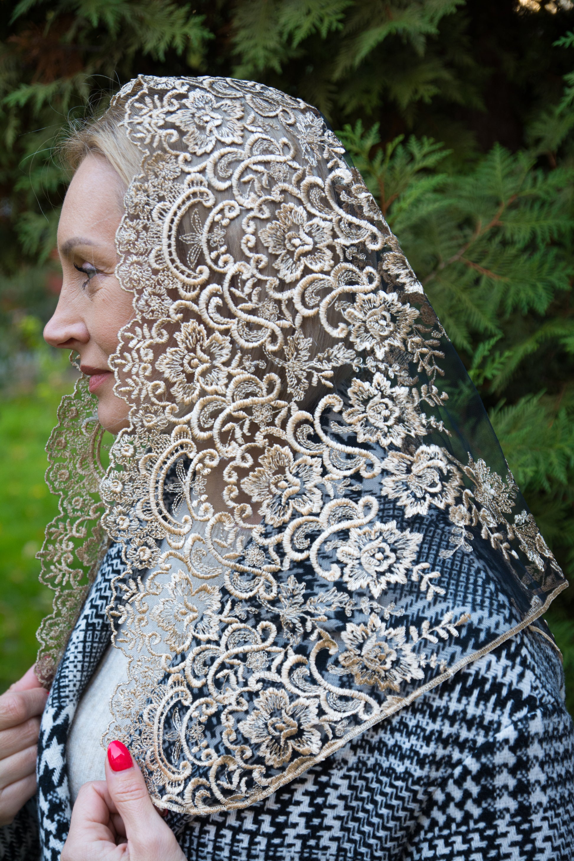 NEW!! Traingle Gold Veil - MariaVeils