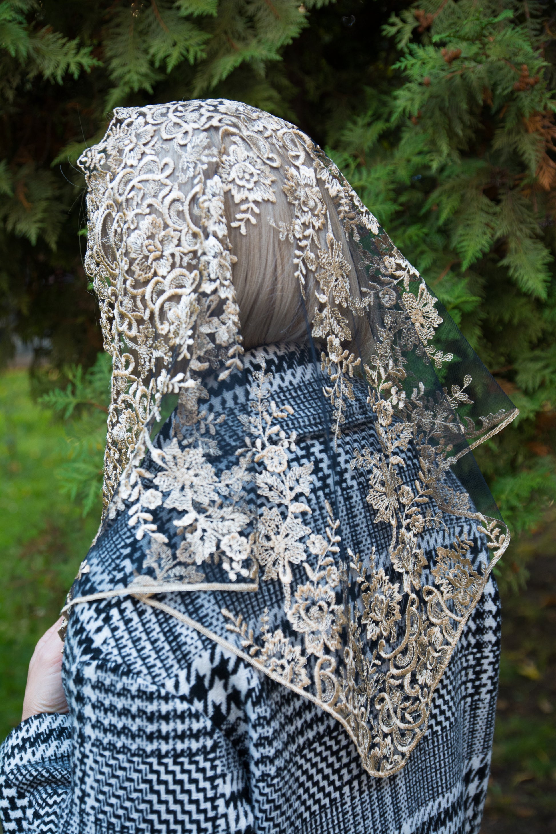 NEW!! Traingle Gold Veil - MariaVeils