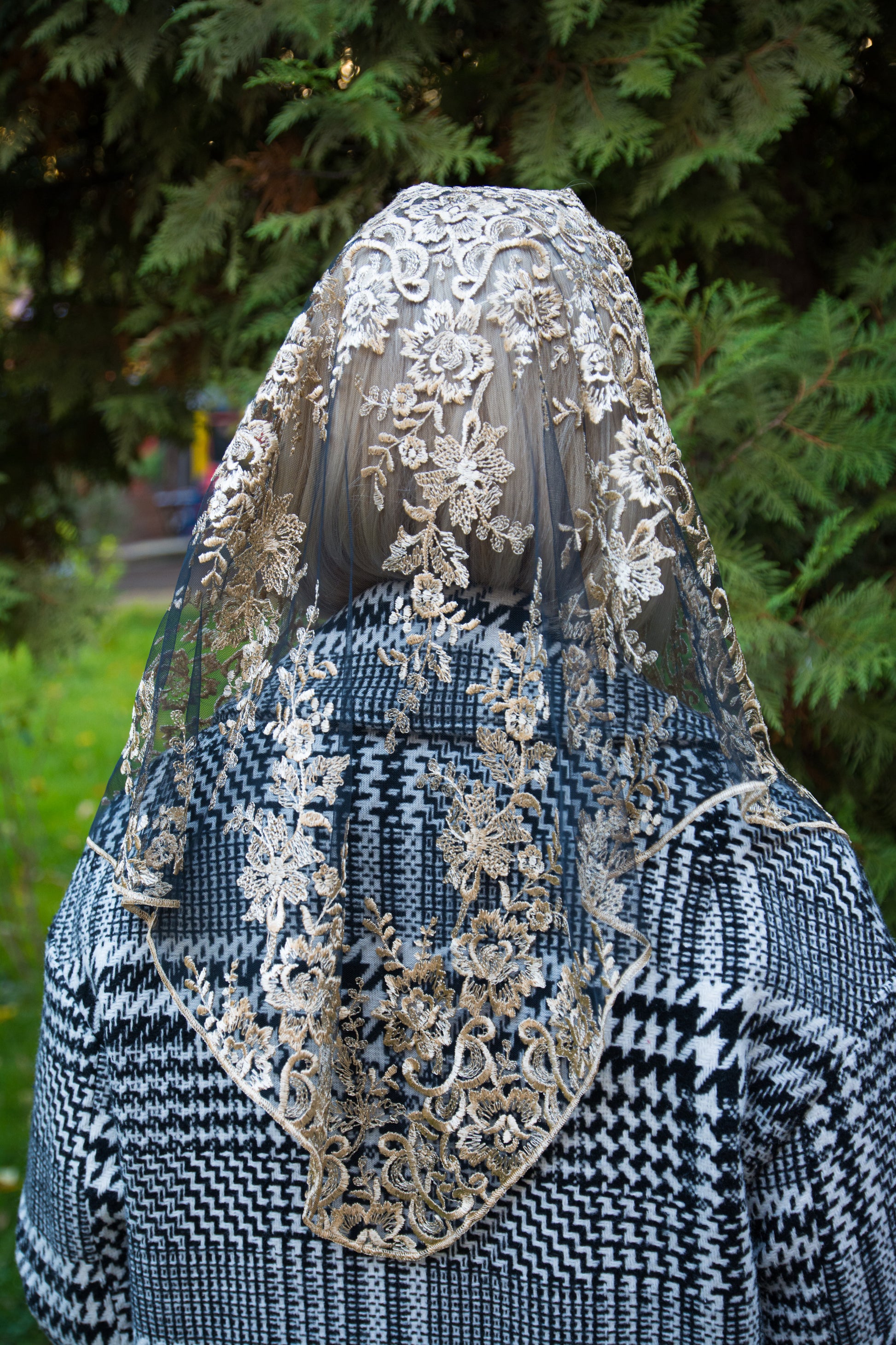 NEW!! Traingle Gold Veil - MariaVeils
