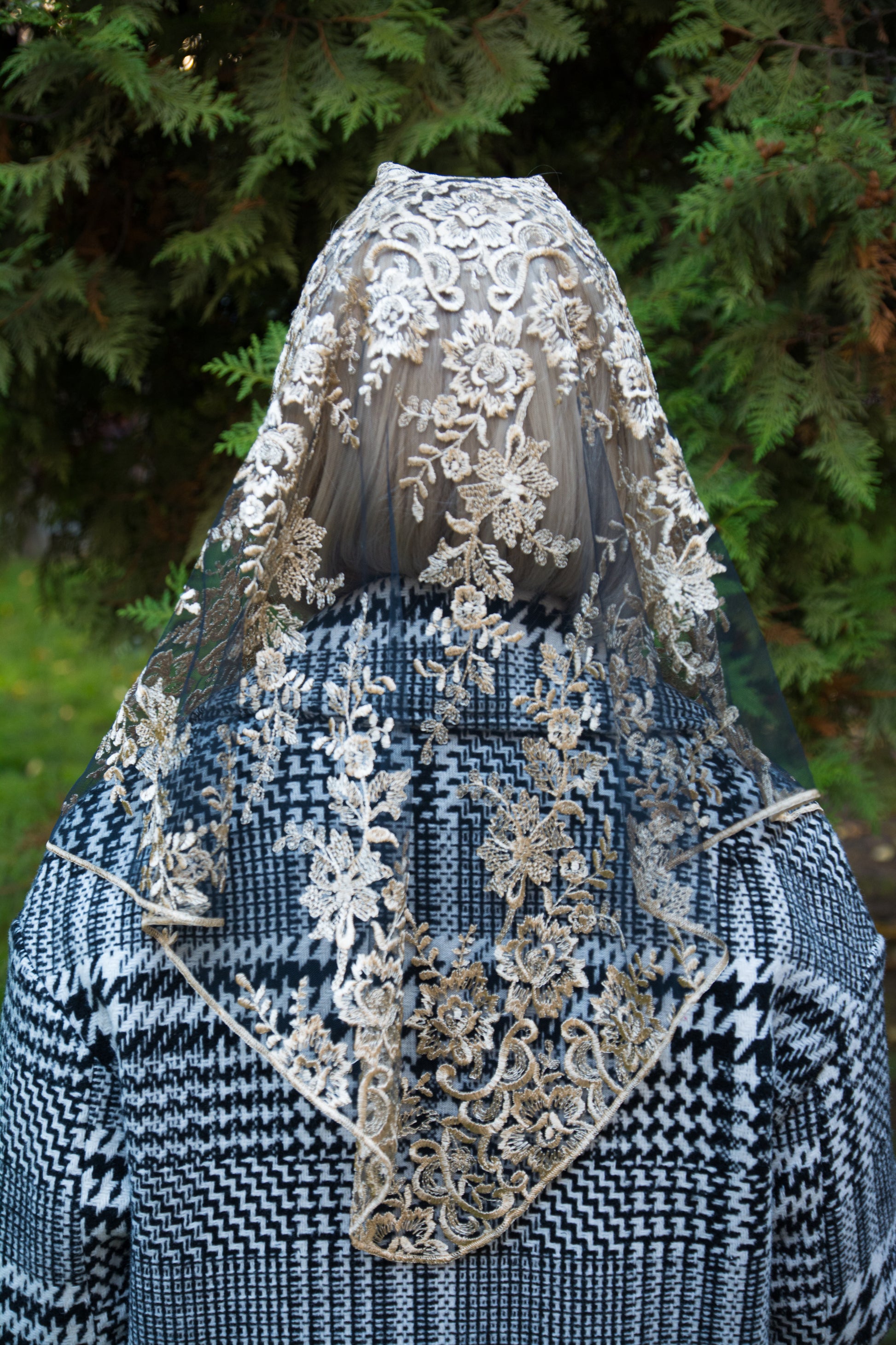 NEW!! Traingle Gold Veil - MariaVeils