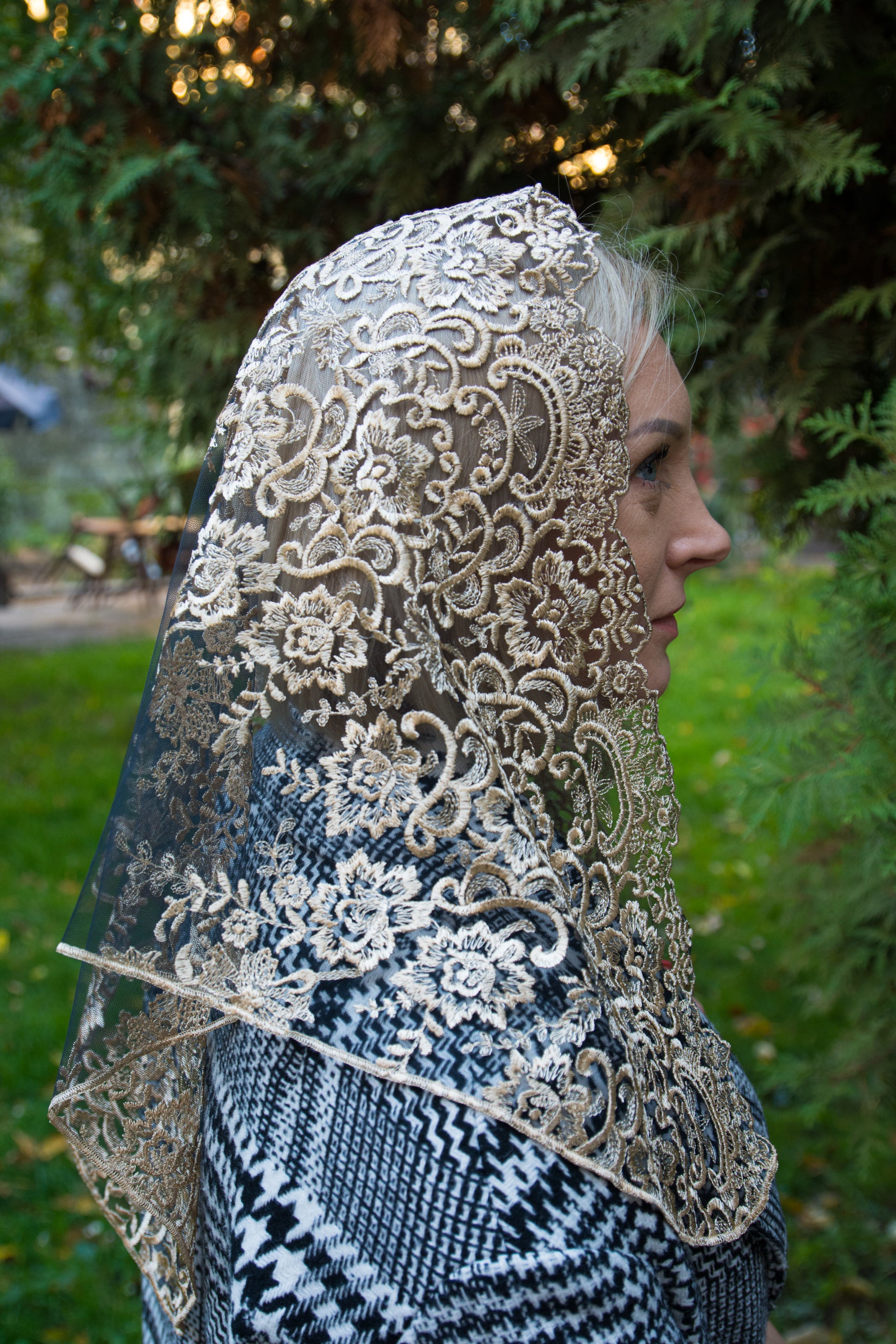 NEW!! Traingle Gold Veil - MariaVeils