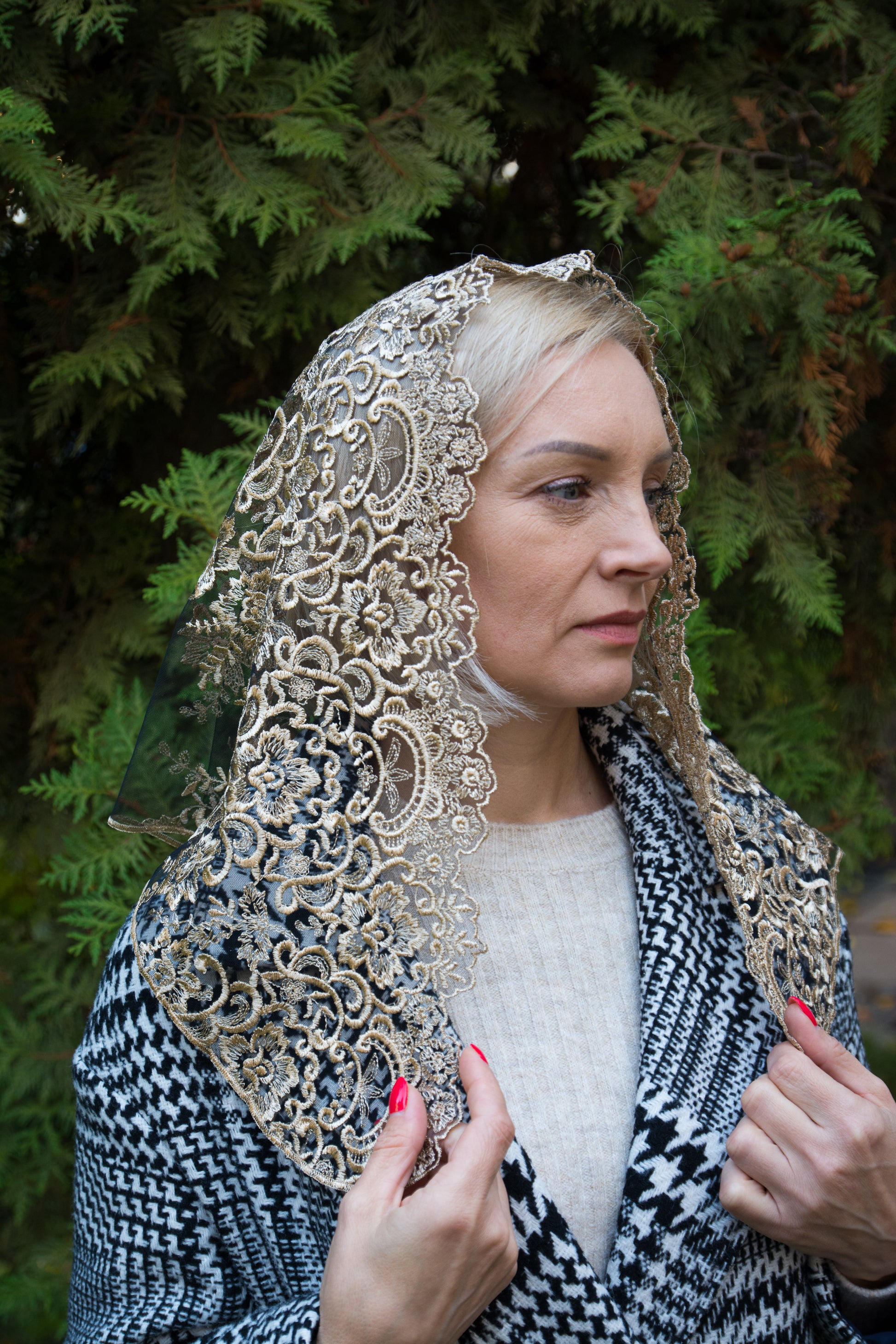 NEW!! Traingle Gold Veil - MariaVeils