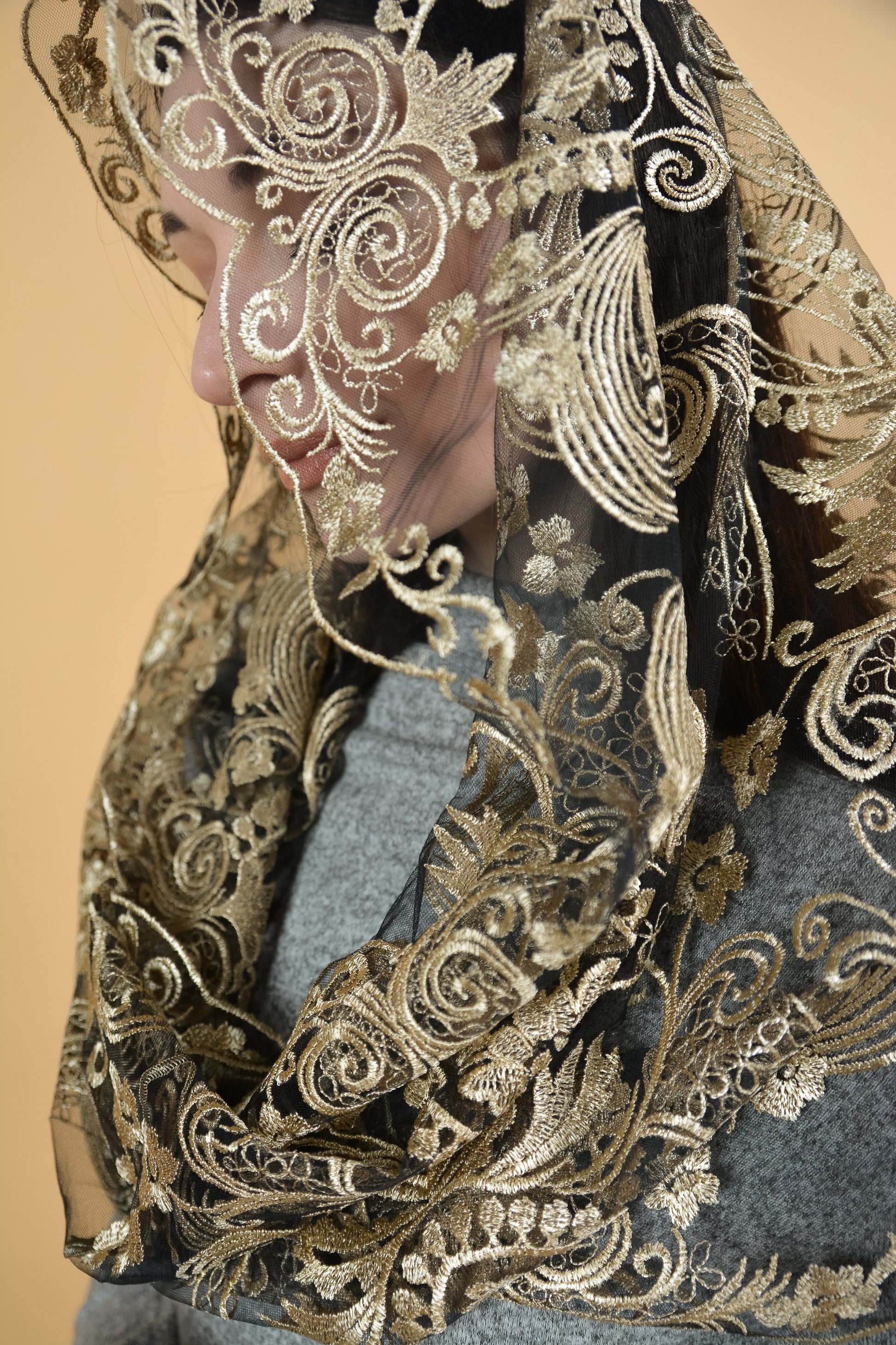 Gold Lace Scarf - MariaVeils