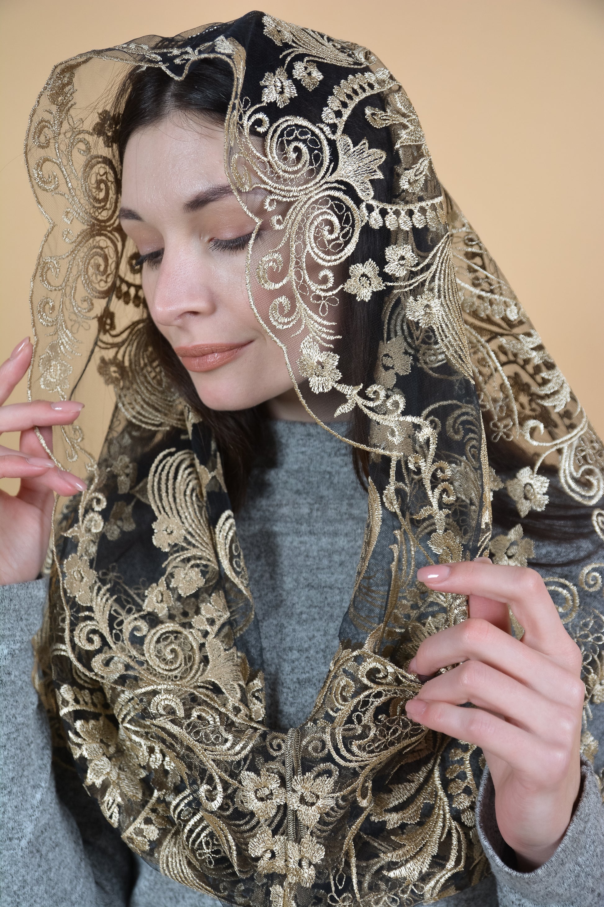 Gold Lace Scarf - MariaVeils